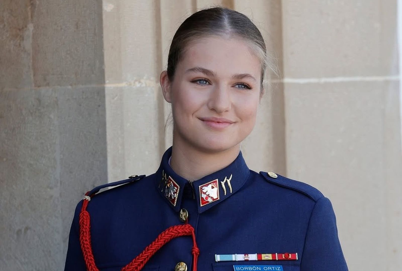 20歲「歐洲最美公主」完成3年軍事訓練! 會開飛機、跳傘、航海5個月超狂