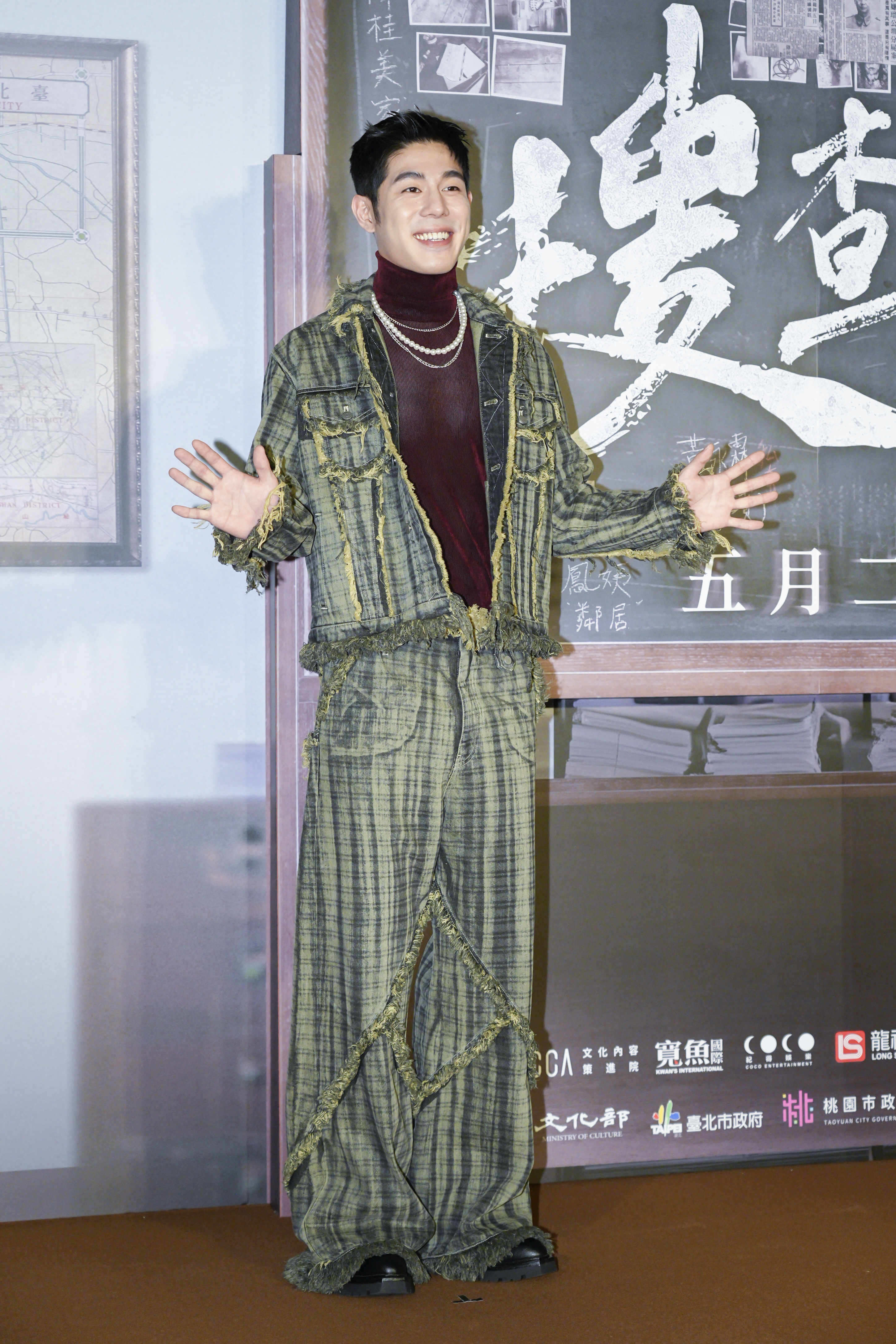 接連有新片上映，自己前陣子也在拍新戲的詹懷雲，雖然戲分不多仍盛裝參加首映。