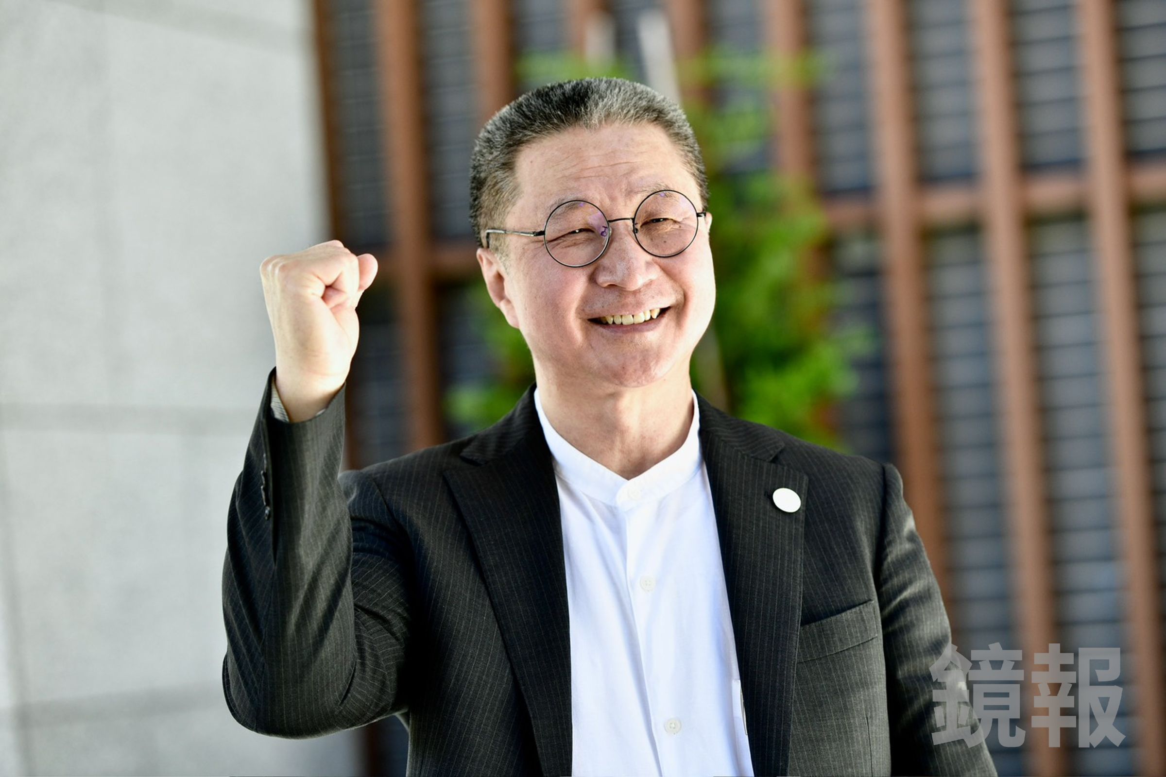 「台灣麻將最大黨」黨主席郭璽今上午搶頭香完成台北市長候選人登記。(鏡報李智為)