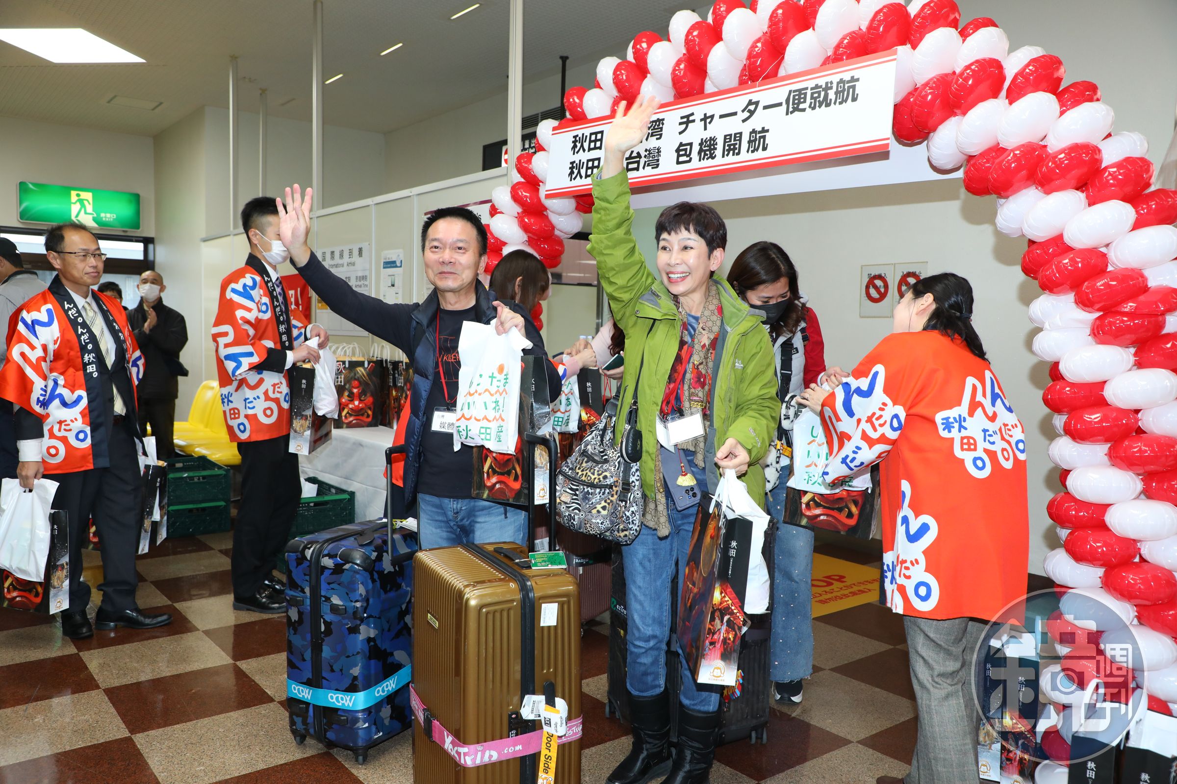 暌違4年的桃園、秋田包機日前首航，資深媒體人陳志光（左）與主持人李秀媛（右）也搭上首航班機來到秋田考察。