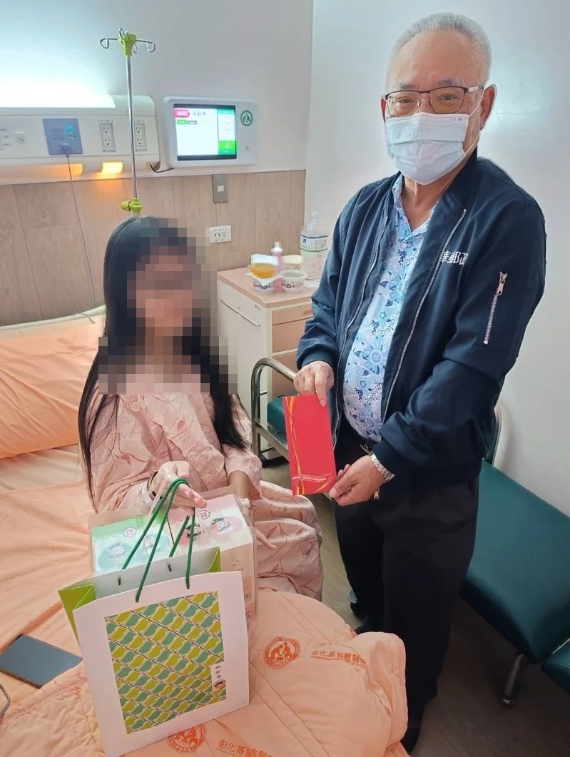 張姓孕婦順利在郵局大廳產下1名男嬰。（郵局提供）