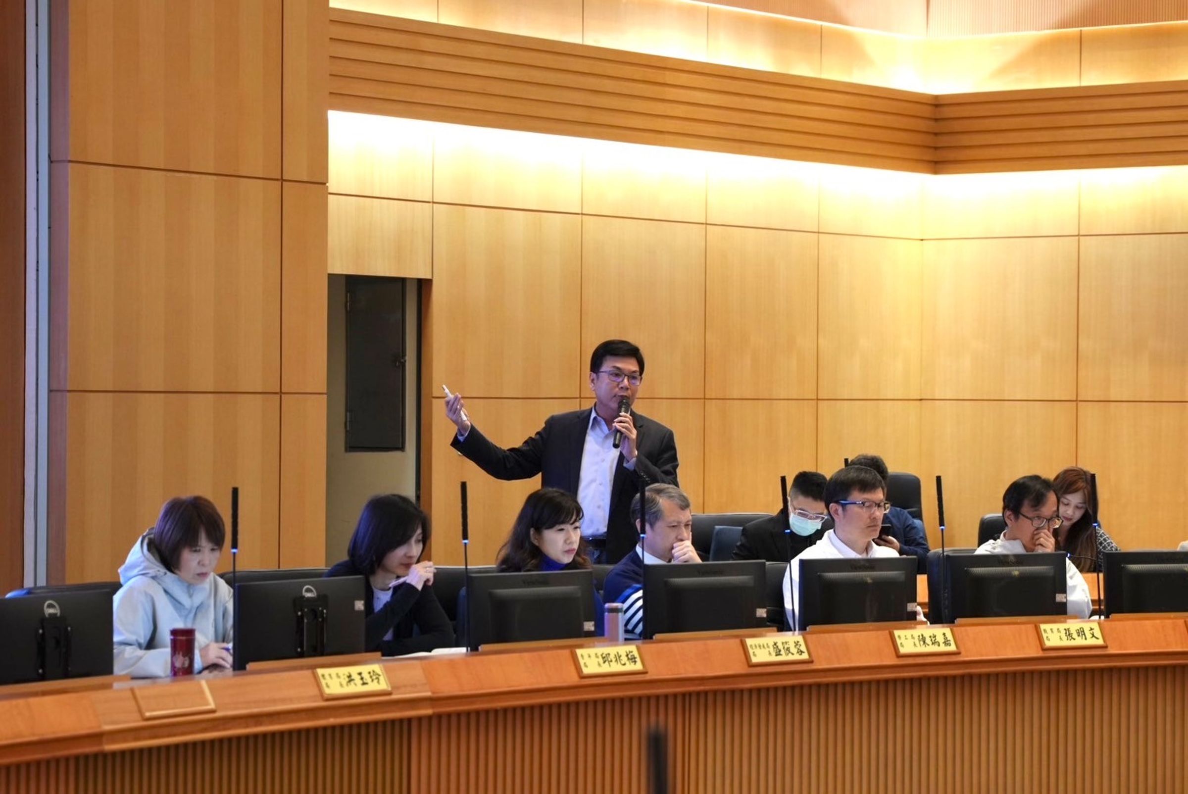 副市長劉和然於今日市政會議進行新北市「大型多功能場館」專案報告。（新北市城鄉發展局提供）