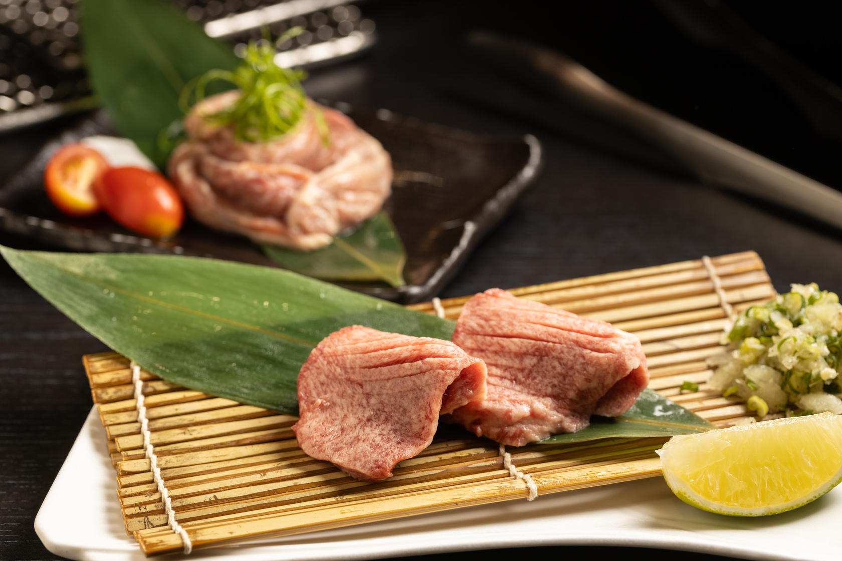 「和牛厚切牛舌」有著厚實的脆度與嫩度。（680元／份）