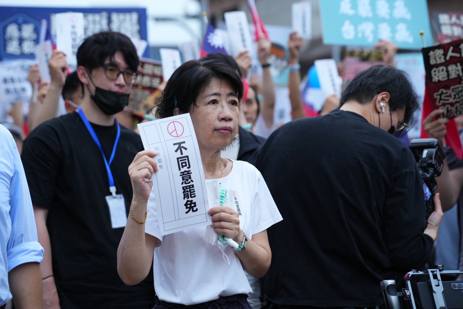 陳佩琪呼籲小草全員出動，7月26日替柯文哲投下「不同意罷免」的反罷票，「救救我的先生柯文哲」。（翻攝自臉書@陳佩琪）