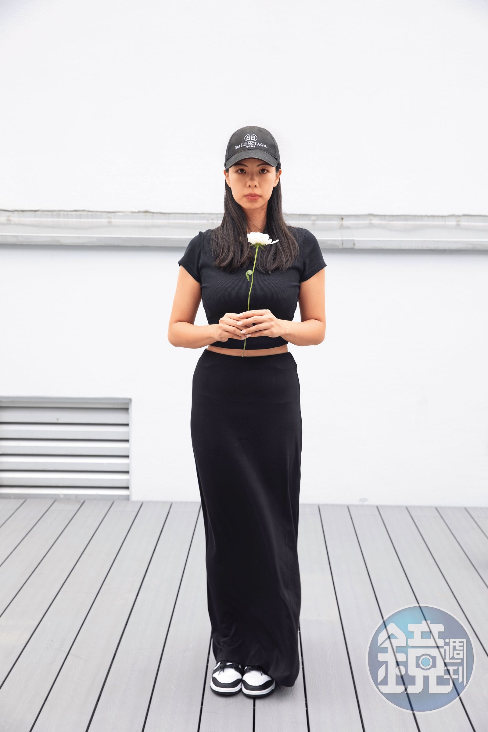 空職工稱這一次的空服員勞權運動為「白玫瑰運動」。一朵朵白玫瑰也紀念過世的孫姓空服員。圖為周沛汝