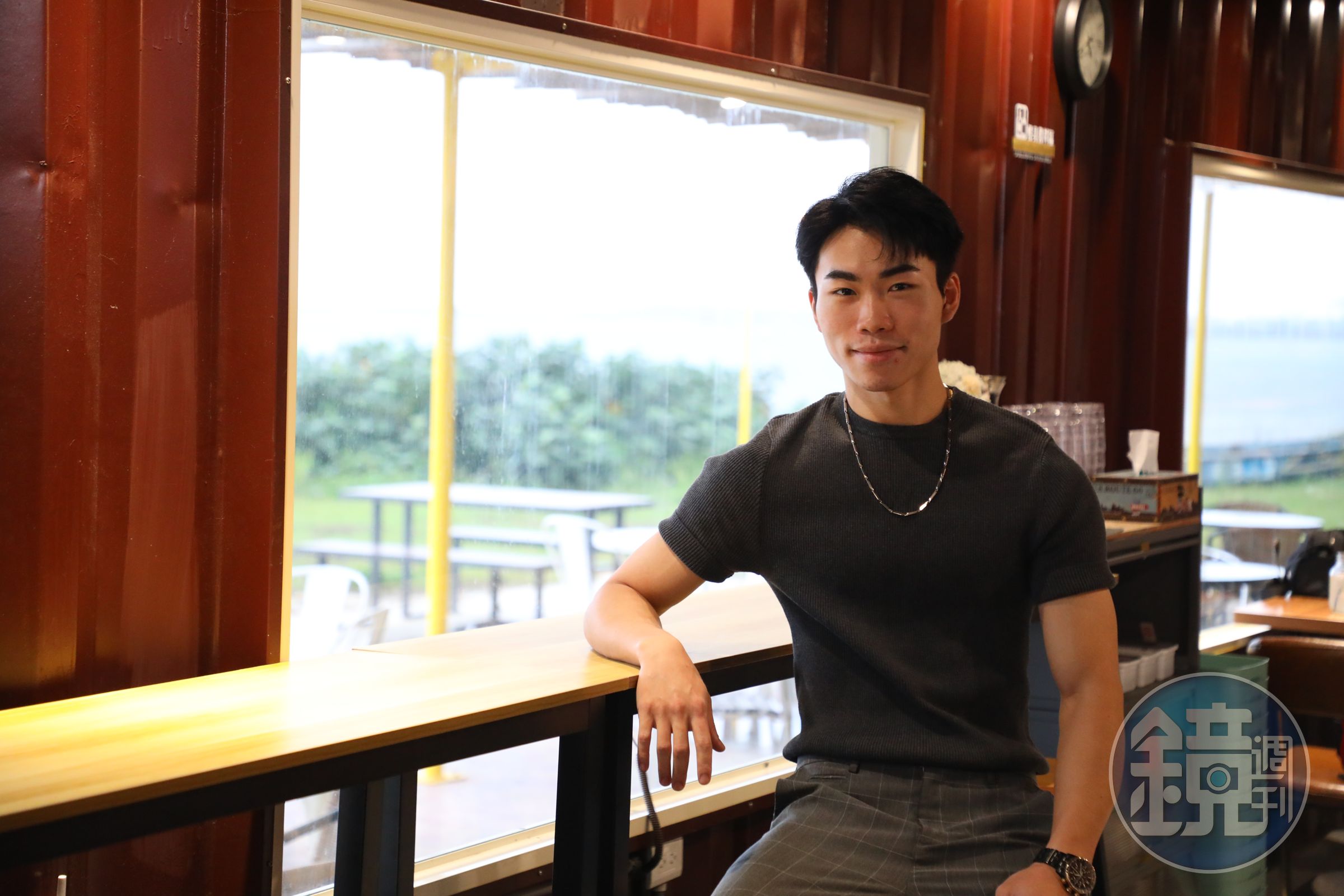 芭NANA CAFÉ的小老闆小狼是店裡的咖啡師。