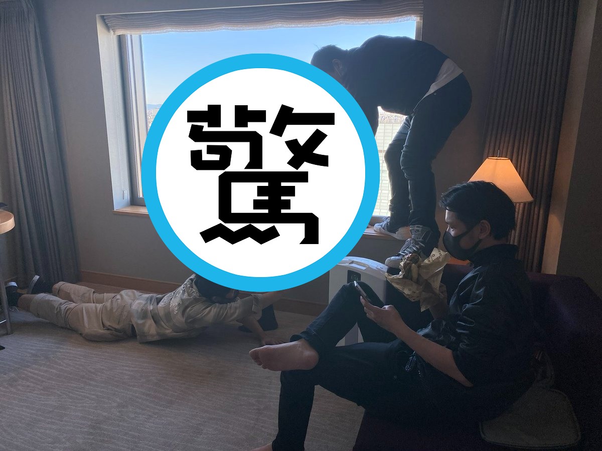 食欲重於色欲！拍AV也是要吃漢堡，網驚「這樣啃得下去？」。（翻自nanjmuseum.com）