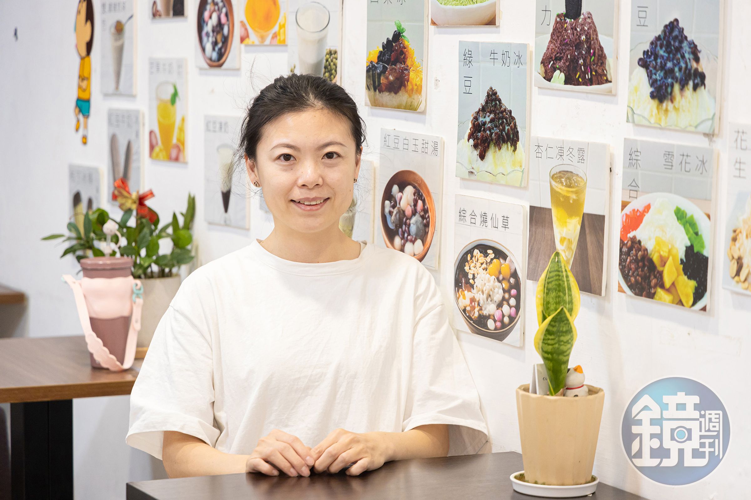 老闆娘周怡文因為自己喜歡吃冰配多樣料,開了一間提供超過20種配料選擇的冰品店。