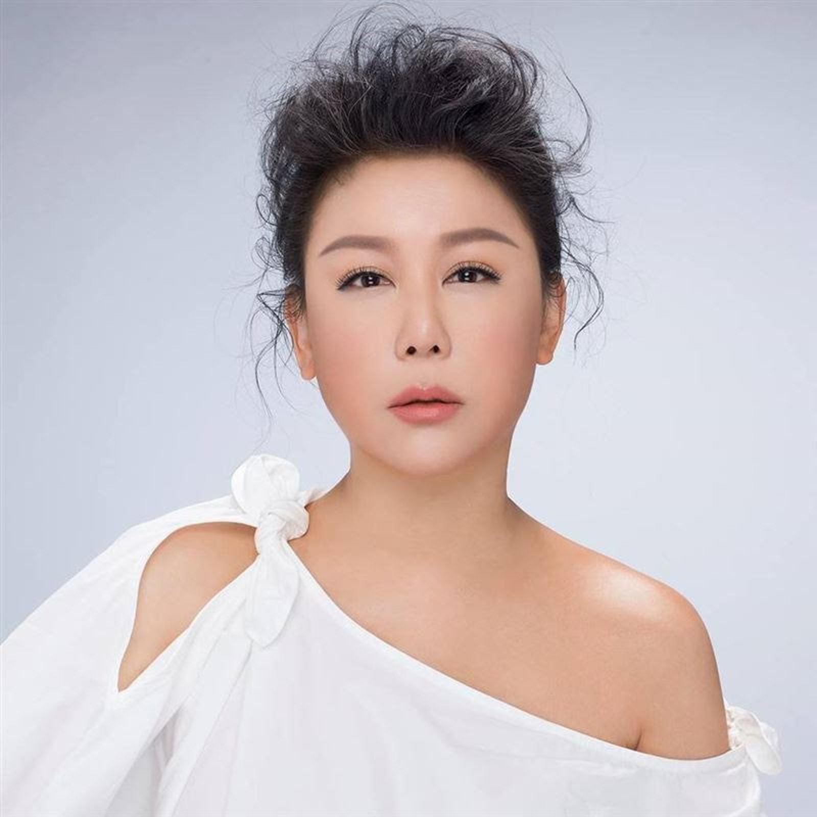 藍心湄酒後糗事不斷，曾把酒吐進LV包，還發現家中狗狗吃掉自己的嘔吐物。（翻攝自藍心湄 IG）
