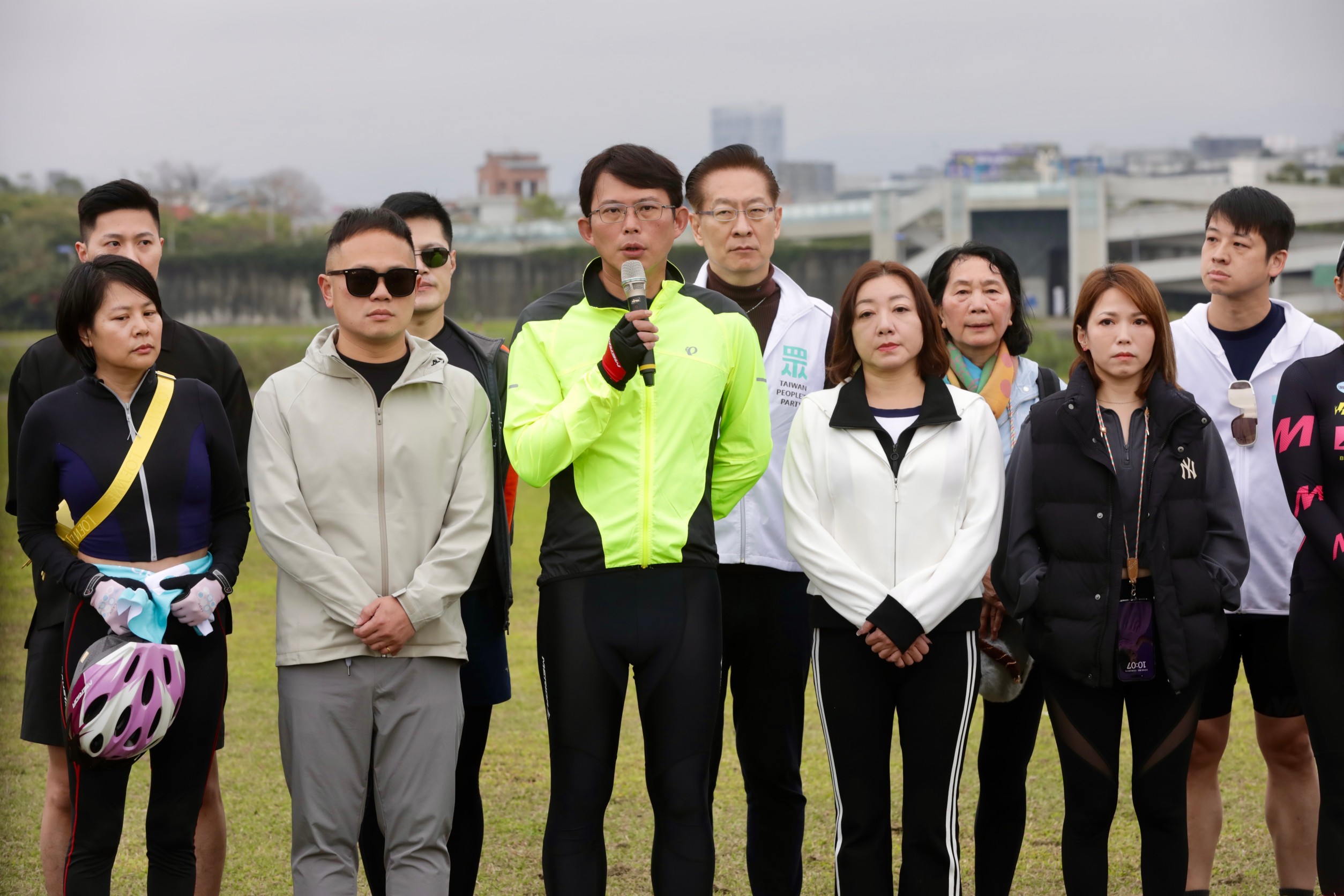 黃國昌強調，未來的黨務調整將會透過黨內民主程序進行，以確保每個人都能在適當的位置上發揮最大效能。