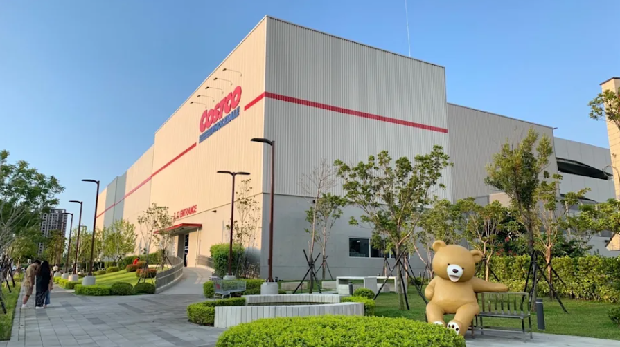 全台最大好市多將於高雄開幕，不少會員紛紛直奔中華店展開懷舊巡禮搶好康。（好市多提供）