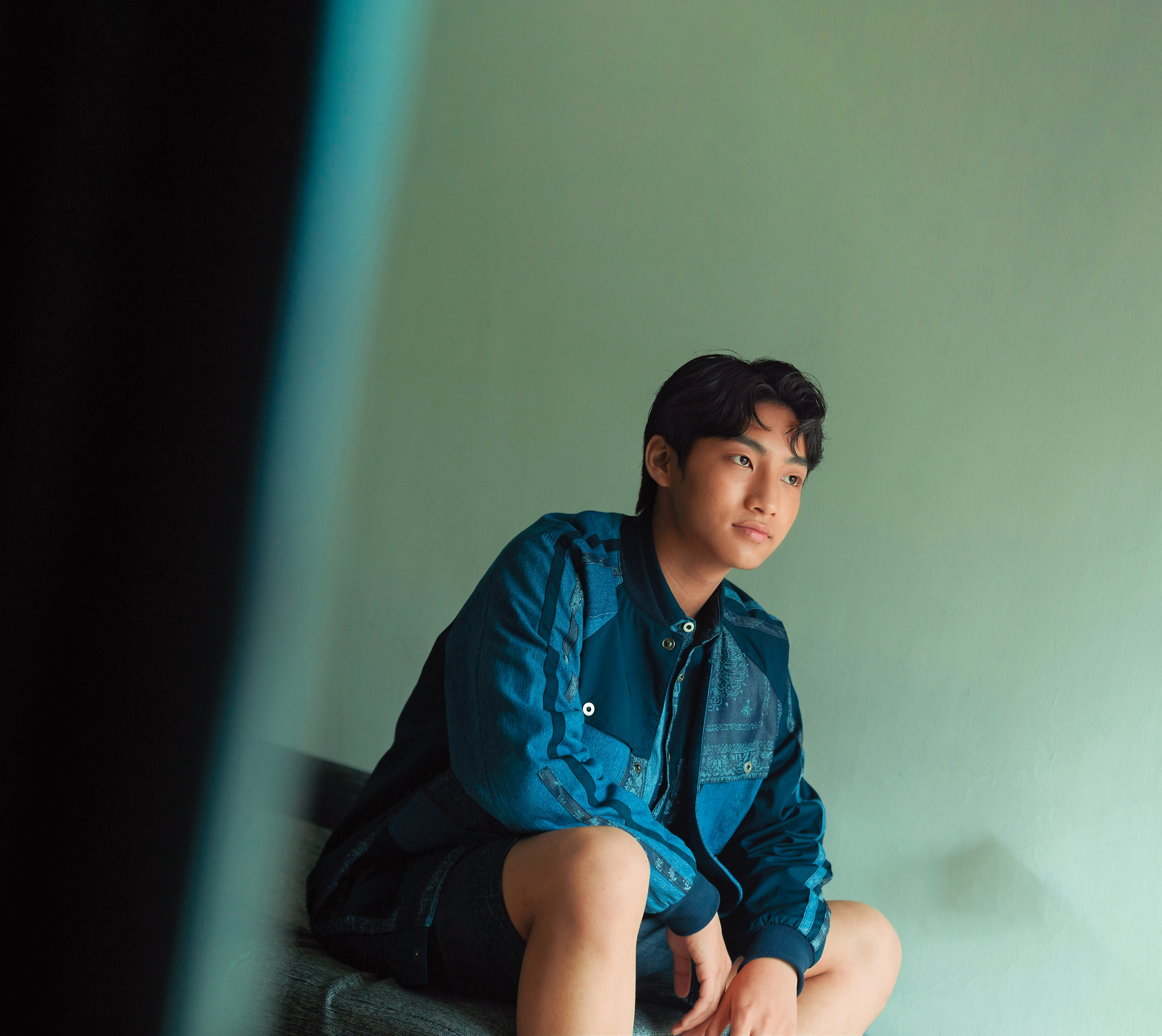 胡語恆在對岸讀小學時因為課業競爭太激烈，成績總是墊底，一度令他分外挫折，還好回台升學後總能名列前茅。