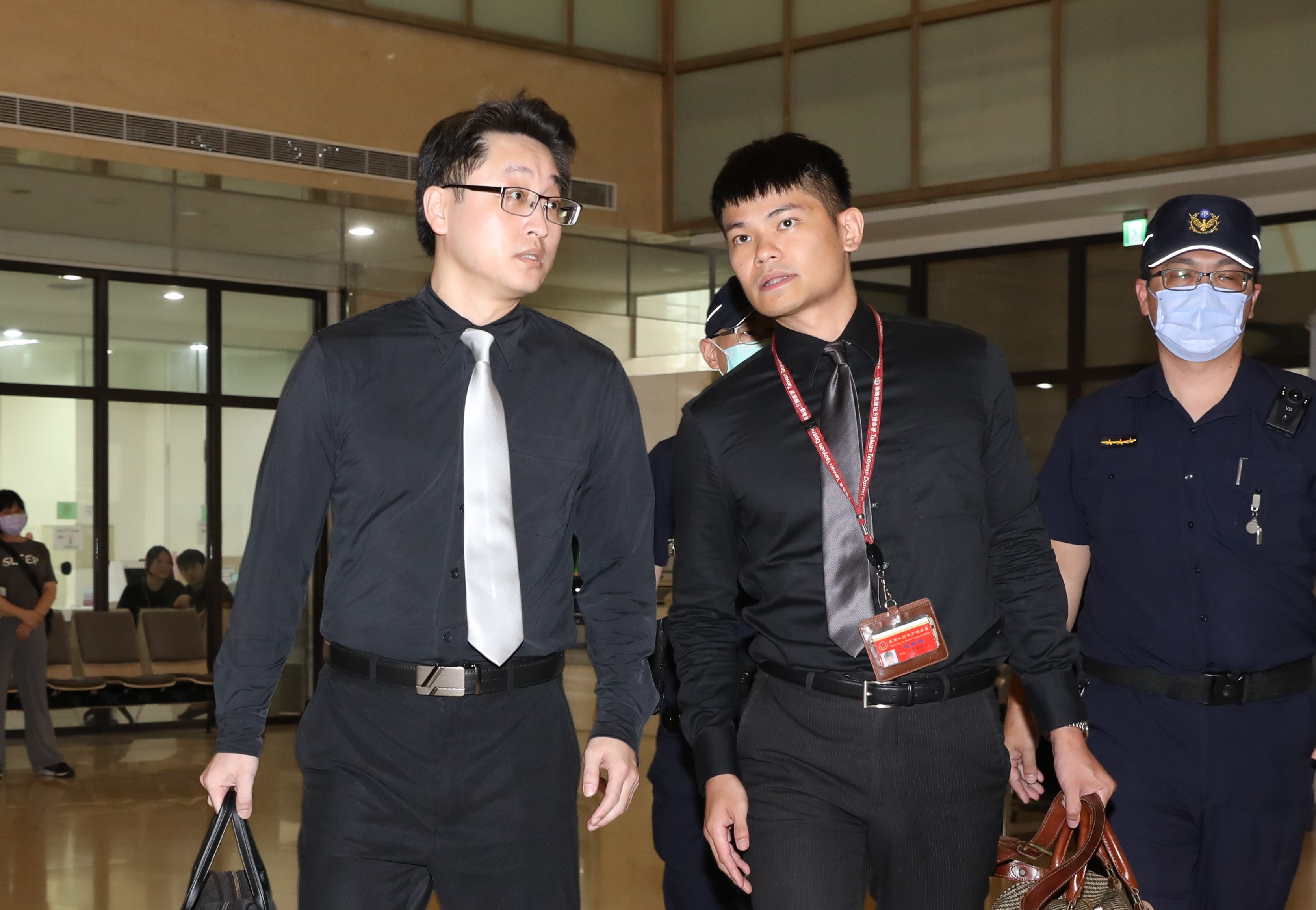 桃檢檢察官陳嘉義（右）被質疑暗諷北檢，他為此回應致歉。（本刊資料照）