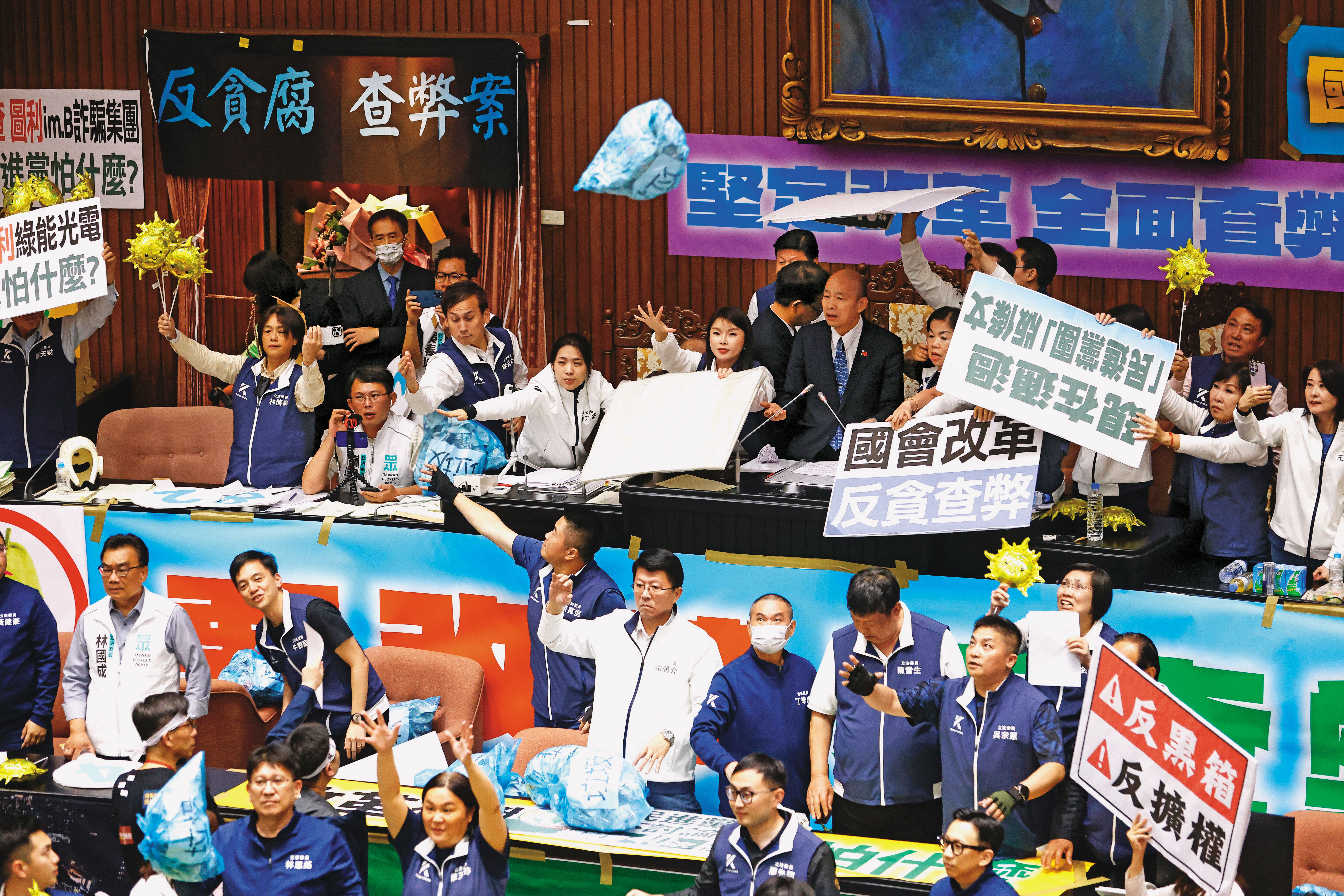 立法院新會期即將開議，國民黨力推藍白合對抗執政黨。圖為立法院會5月三讀通過國會改革法案。