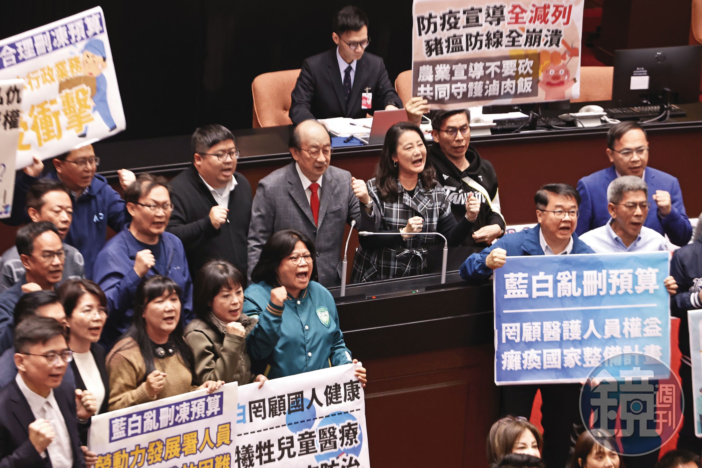 民進黨團多位幹部齊辭職,陣型如何調整,備受關注。