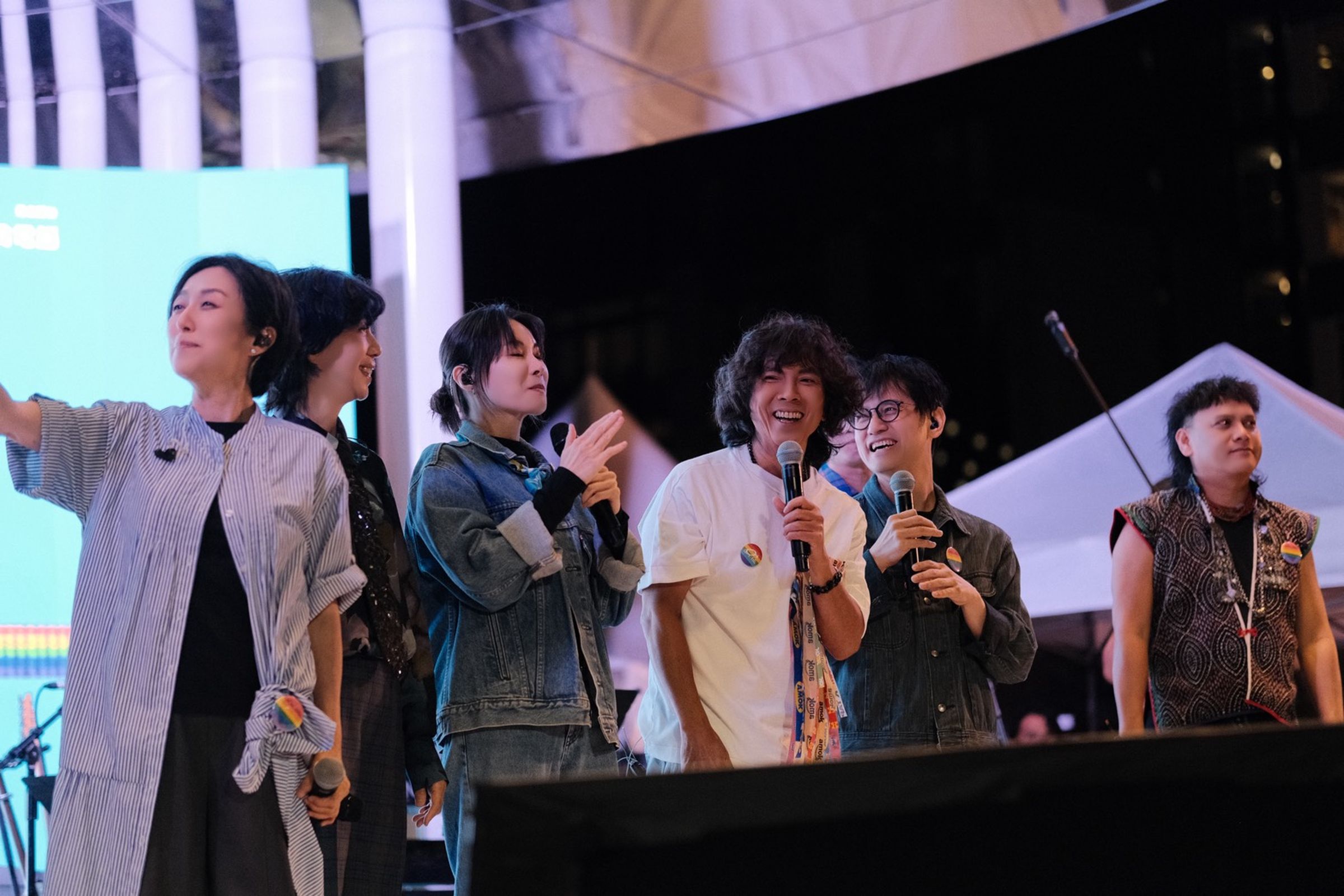 黃韻玲(左起)、萬芳、鄭宜農、郭子、陳建騏及桑布伊齊赴西雅圖演出。 (圖/愛之日常音樂節提供)