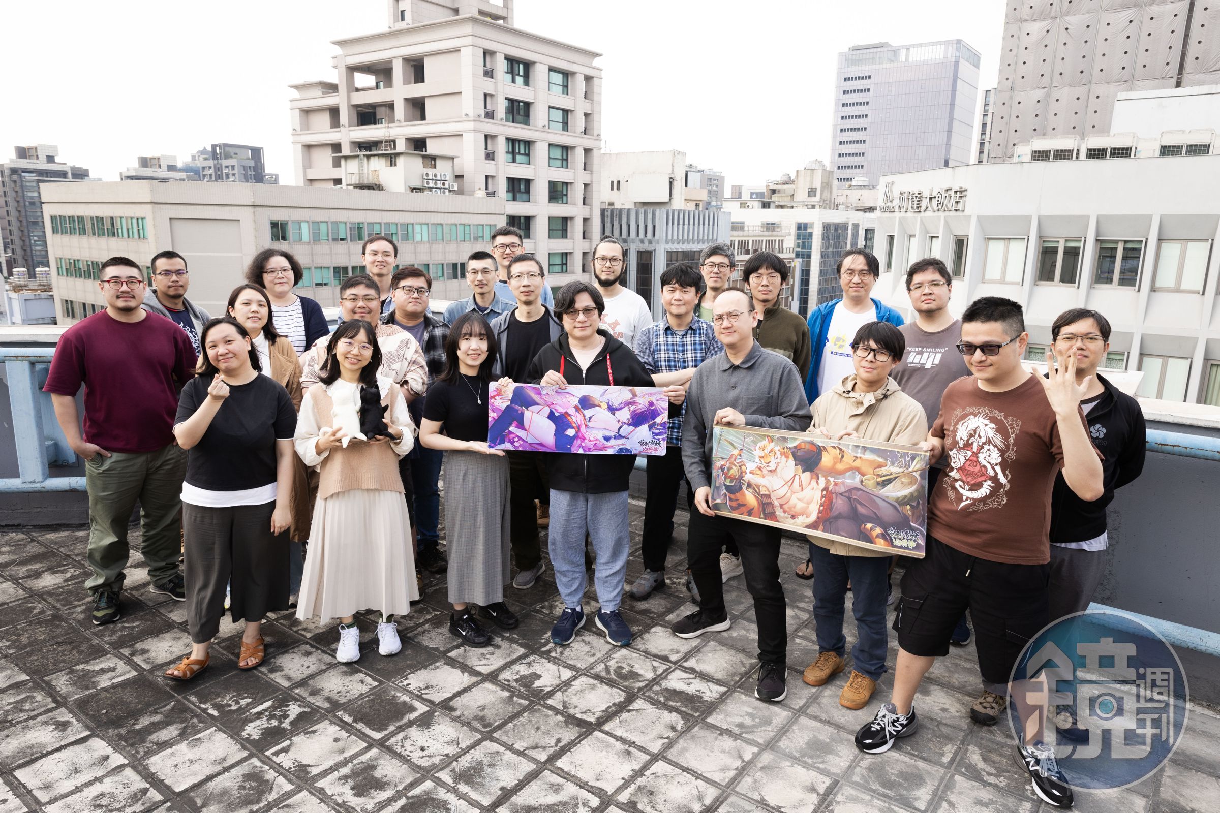7QUARK成立於2013年，執行長郭秉鈞（前排中）表示《百劍討妖傳綺譚》是團隊首次開發如此大規模的動作遊戲。