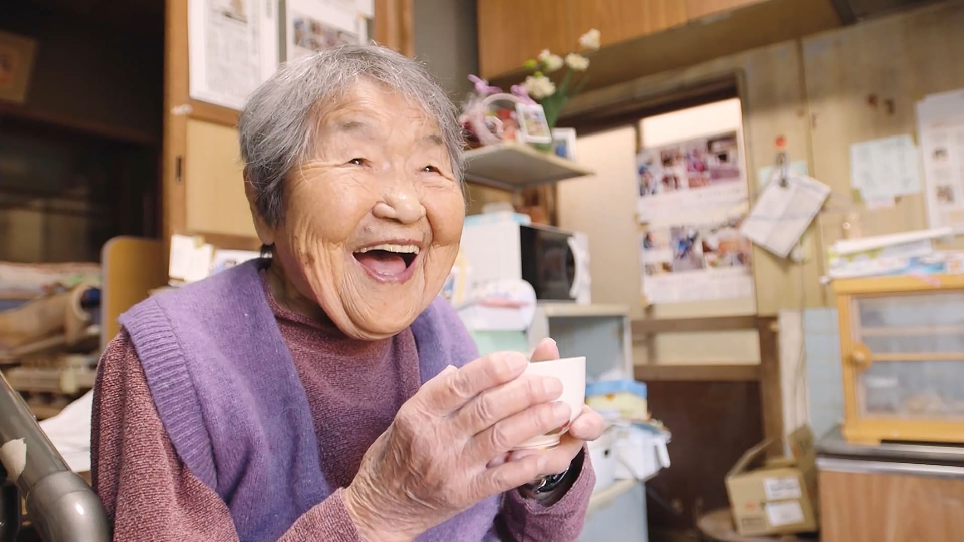 紀錄片《104歲哲代奶奶：一個人生活》描述住在廣島尾道山間小鎮的石井哲代的生活。（佳映娛樂提供）