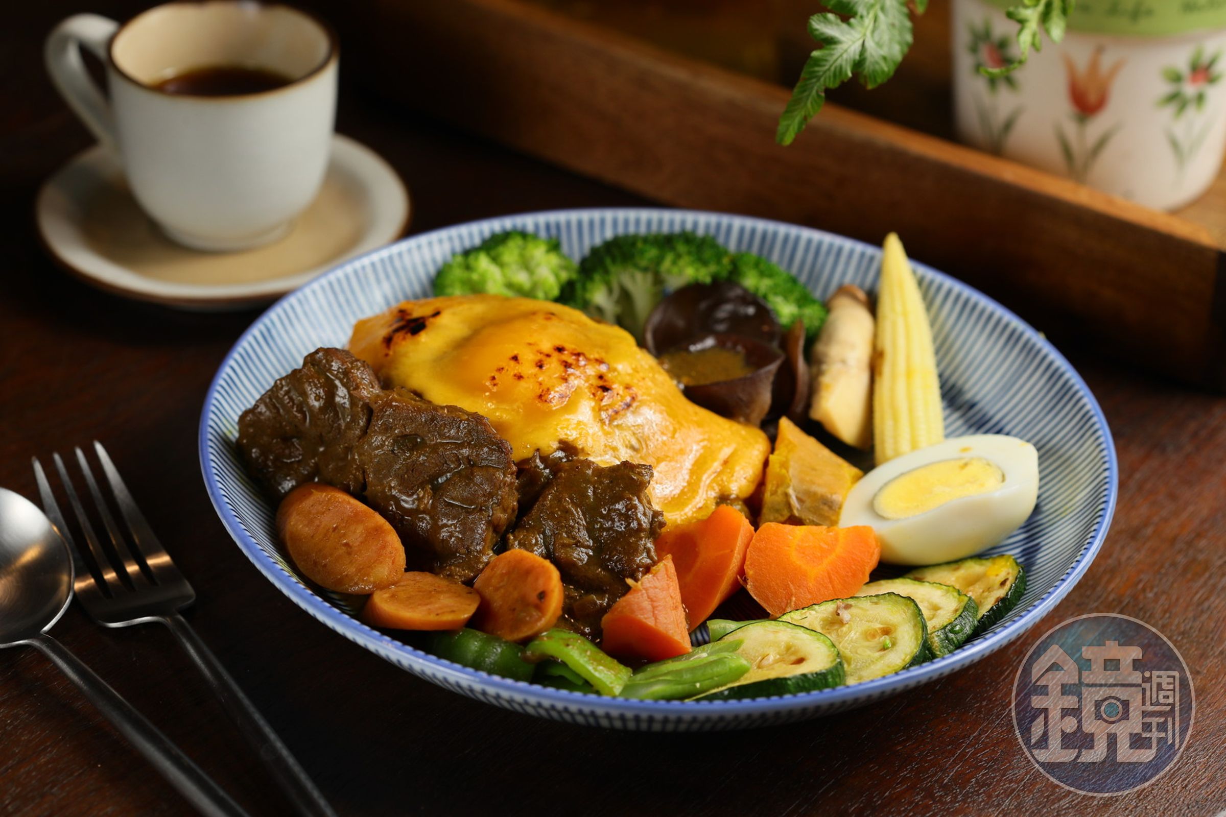 原為員工餐的「起司炙燒牛肉蔬菜咖哩」在Sammy擔心客人肚子餓的情況下，意外成為隱藏版餐點。（380元／份，需3天前預訂）