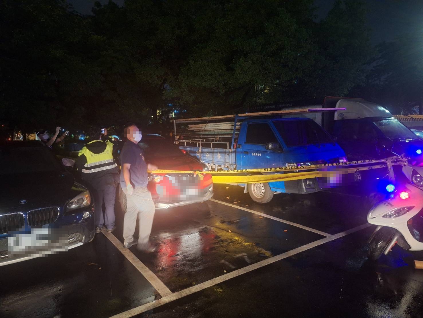 板殯停車場驚傳陳屍案見，有位男子於車內死亡多日，警方初步研判排除外力介入。（翻攝畫面）