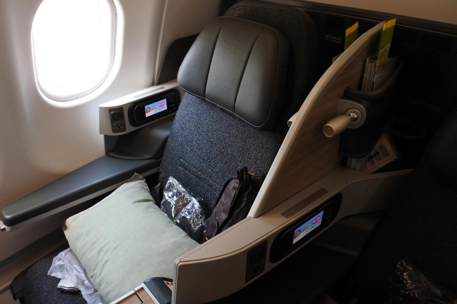 空姐揭露商務艙旅客分成三種等級，高卡別貴賓享有優先服務。（示意圖，photoAC）