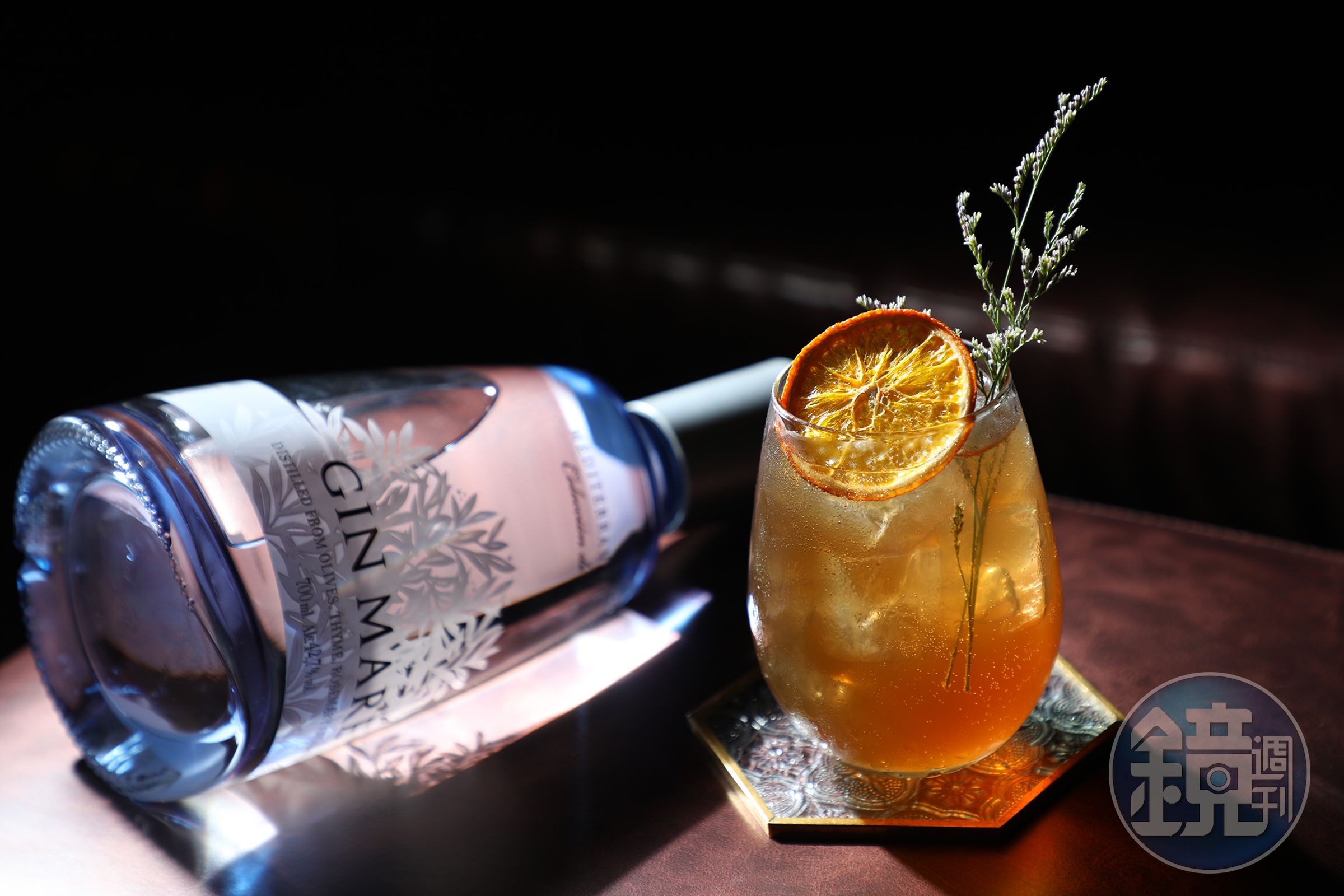 「Lonely Night」以Gin Tonic變奏呈現，是Summer奪得世界冠軍的參賽酒，帶有地中海琴酒的鹹味與草本香，也紀念在異鄉奮鬥的時光。（400元／杯）