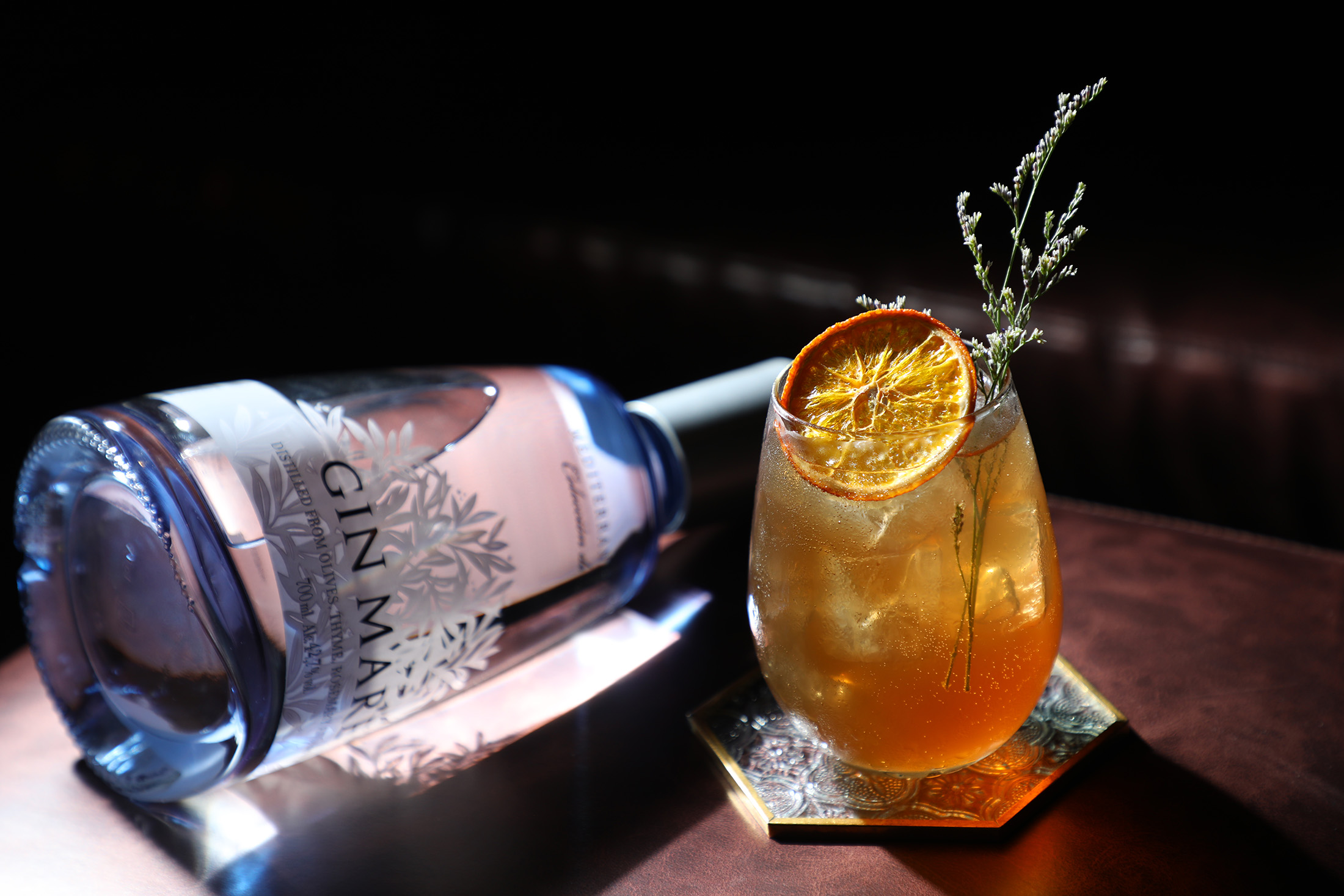 「Lonely Night」以Gin Tonic變奏呈現，是Summer奪得世界冠軍的參賽酒，帶有地中海琴酒的鹹味與草本香，也紀念在異鄉奮鬥的時光。（400元／杯）