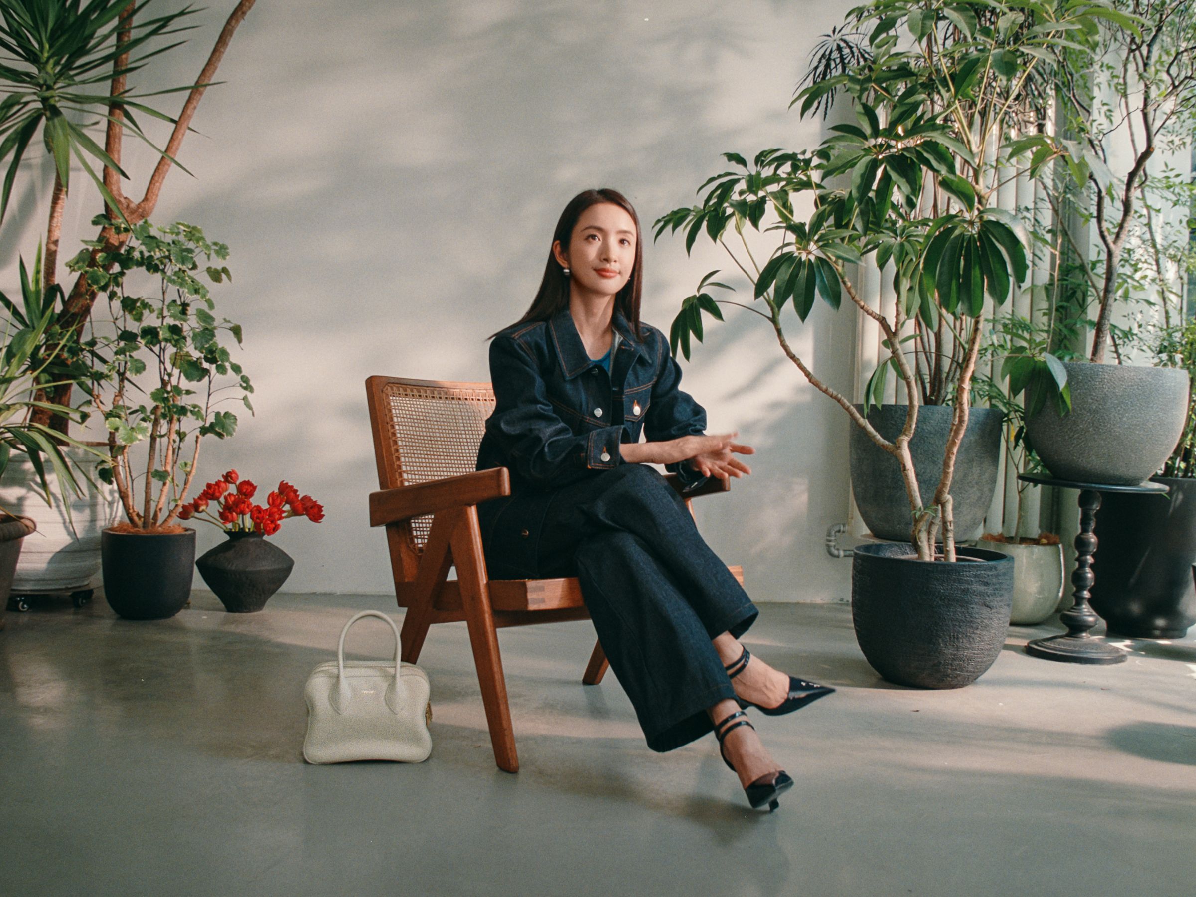 林依晨認為理想女性模樣是剛柔並濟。（圖FERRAGAMO提供）
