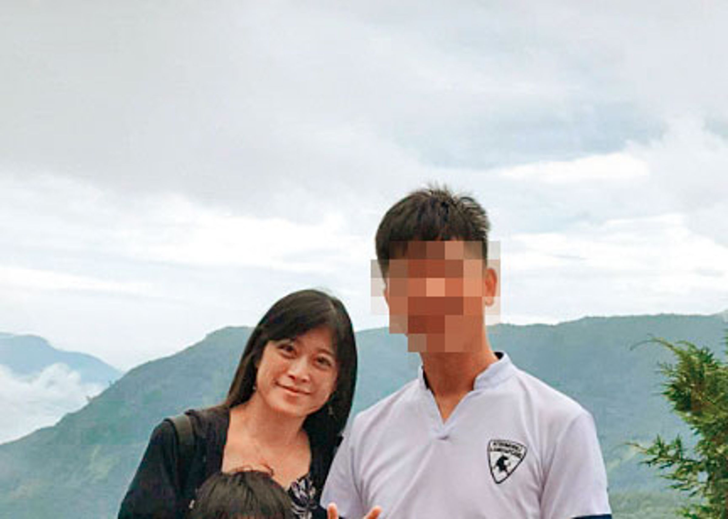 黃靖容(左)不顧自己已婚身分夜會林男,還辯稱是到摩鐵討論教養問題。(翻攝黃靖容臉書)