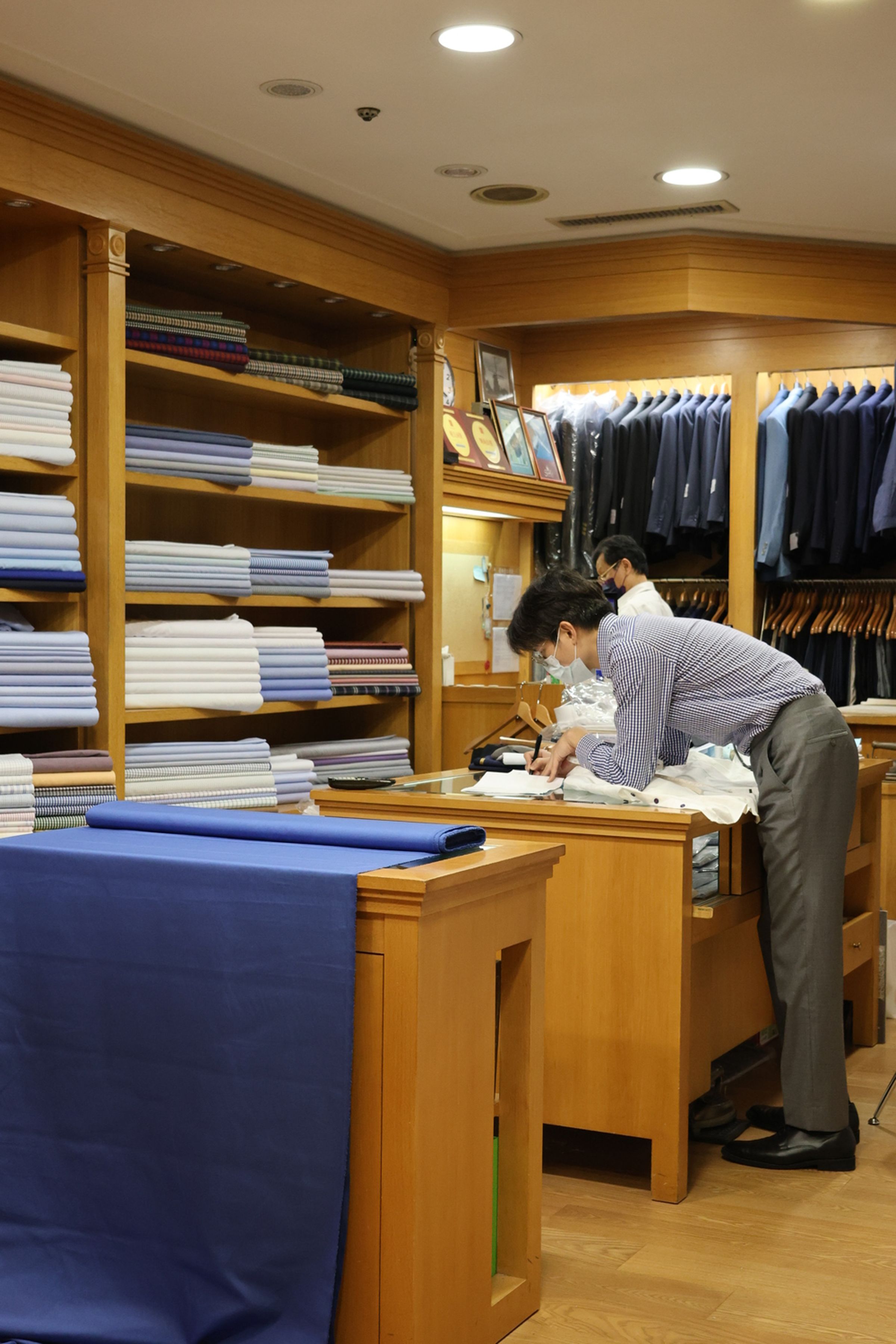 在館內屹立30年的手工西服店。