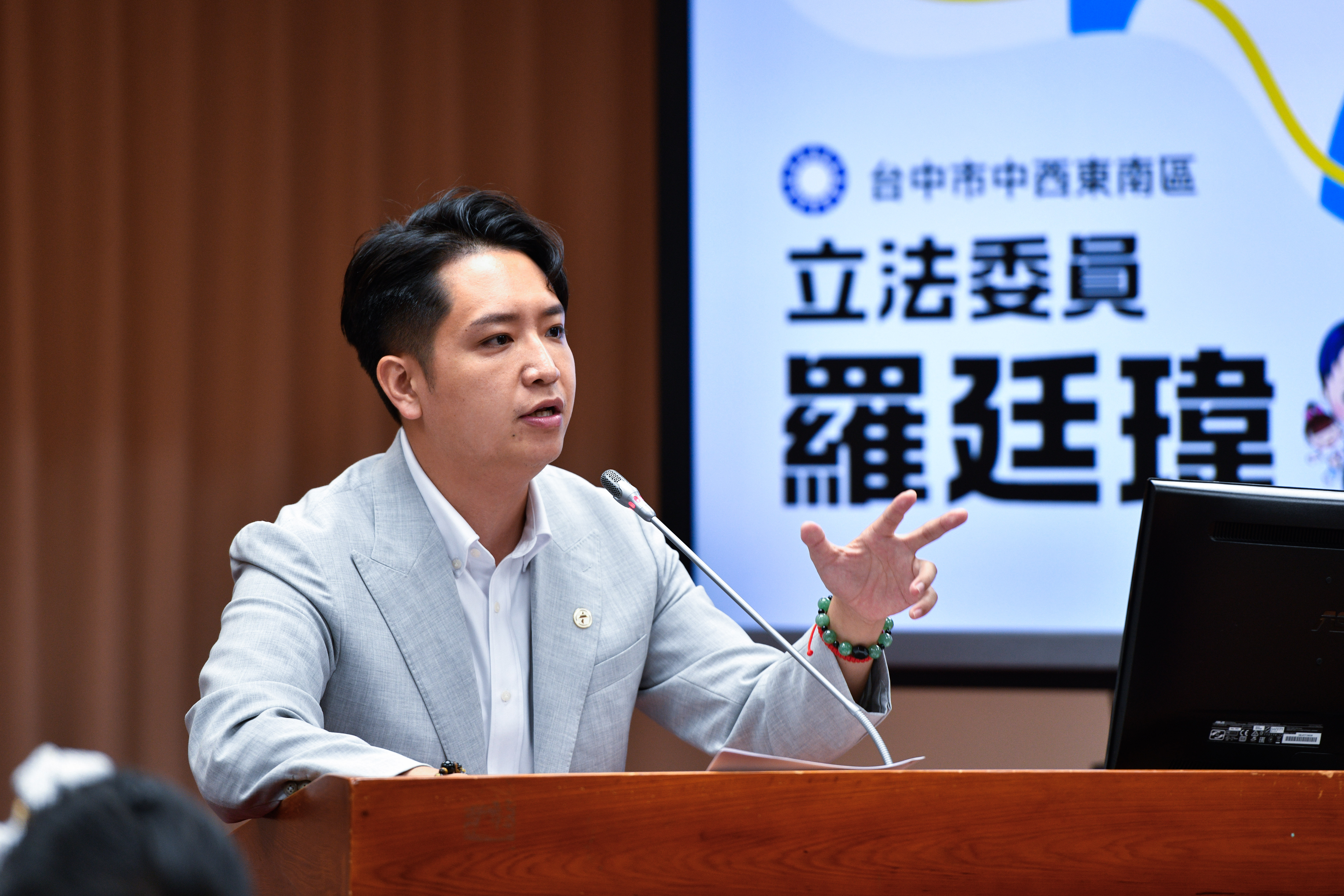 國民黨立委羅廷瑋被點名耍官威，當事人反擊是造謠。（本刊資料照）