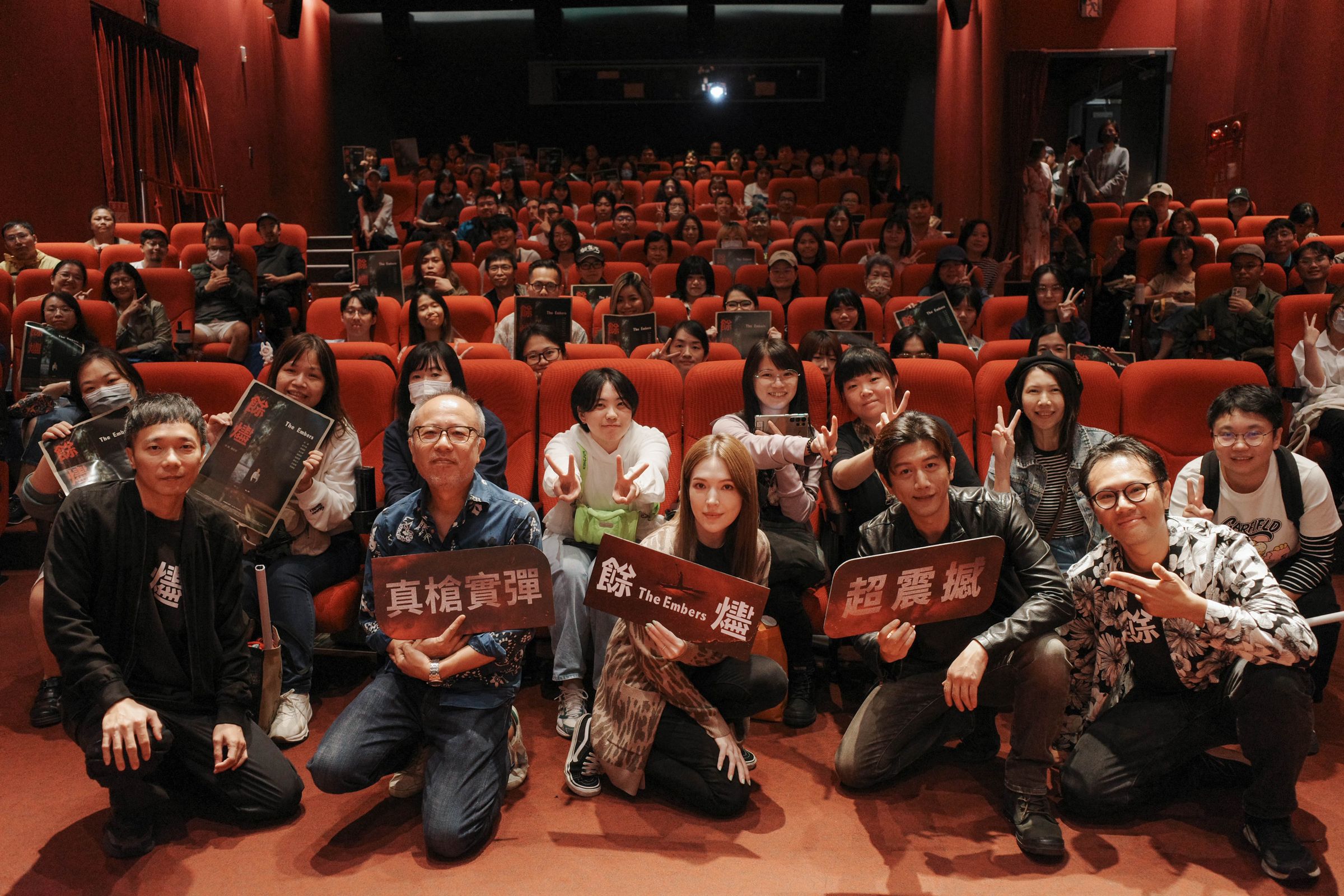 《餘燼》在網路引起意見不同的討論,導演鍾孟宏率主演莫子儀、許瑋甯、侯彥西,以及編劇朱嘉漢、配樂盧律銘等人親上火線與網友互動。(本地風光提供)