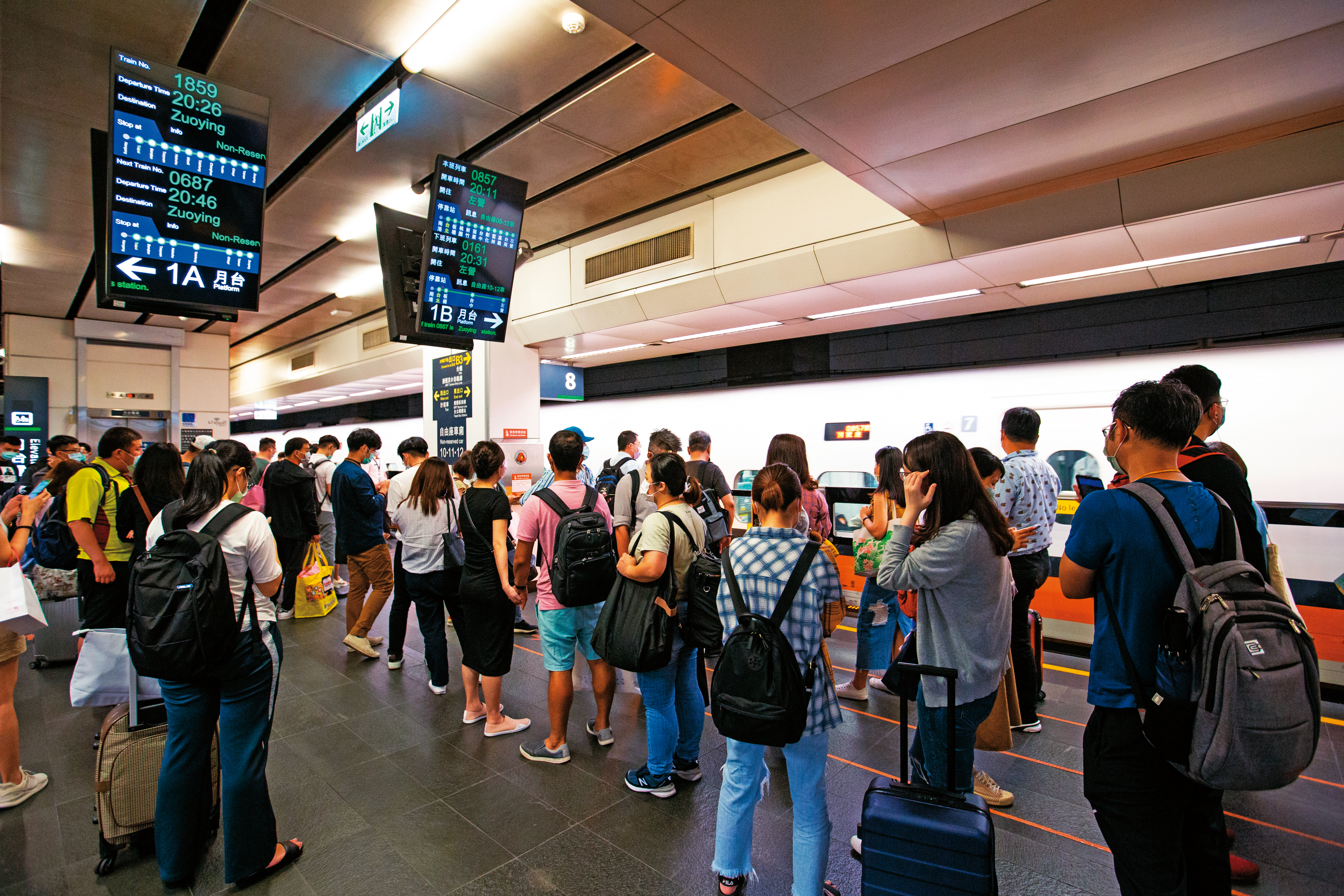 力催青年返鄉投票，陳其邁表示，投票率攸關大選勝敗，青年更是重中之重。（資料照片）