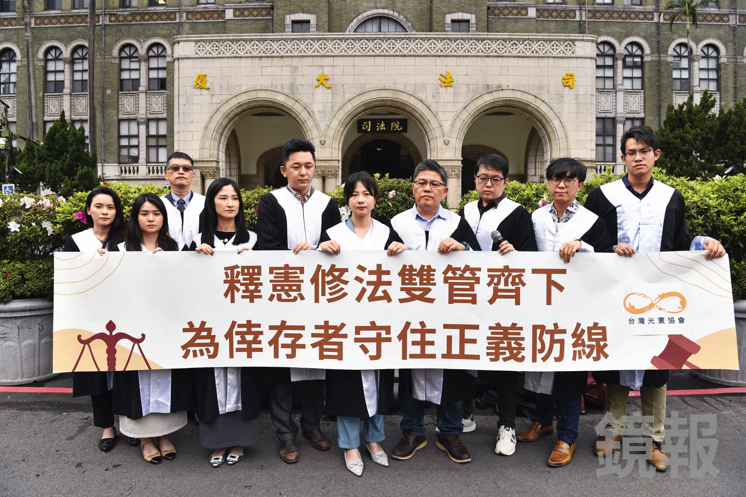 憲法法庭於今年3月2日針對此案召開不公開說明會，委任律師團在會後召開記者會，呼籲正視兒童性侵害的特殊性。（鏡報李智為）