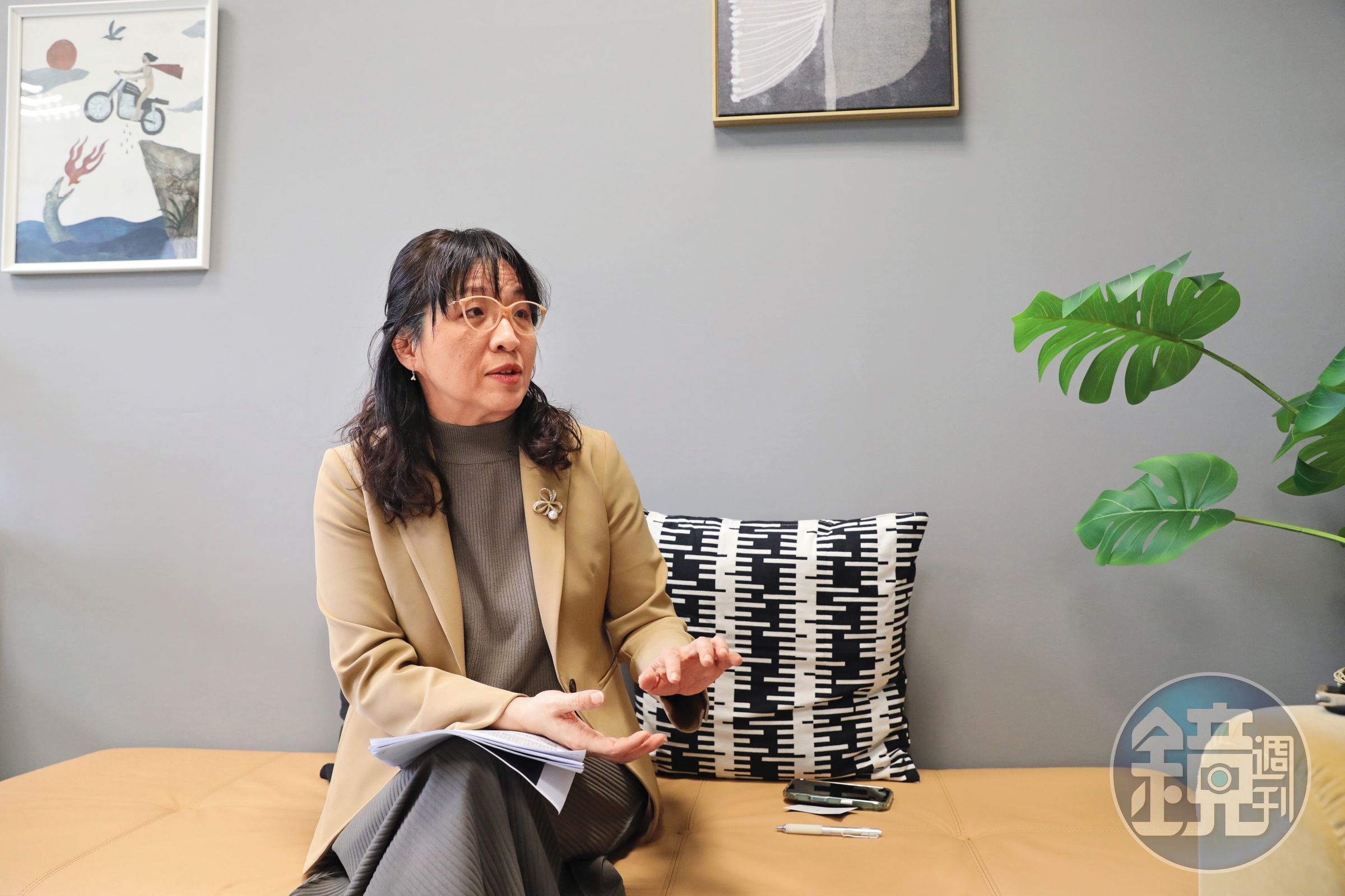 政治大學法學院特聘教授王曉丹從女性主義法學角度看兒童性侵害案件的追訴時效。(蘇立坤攝)