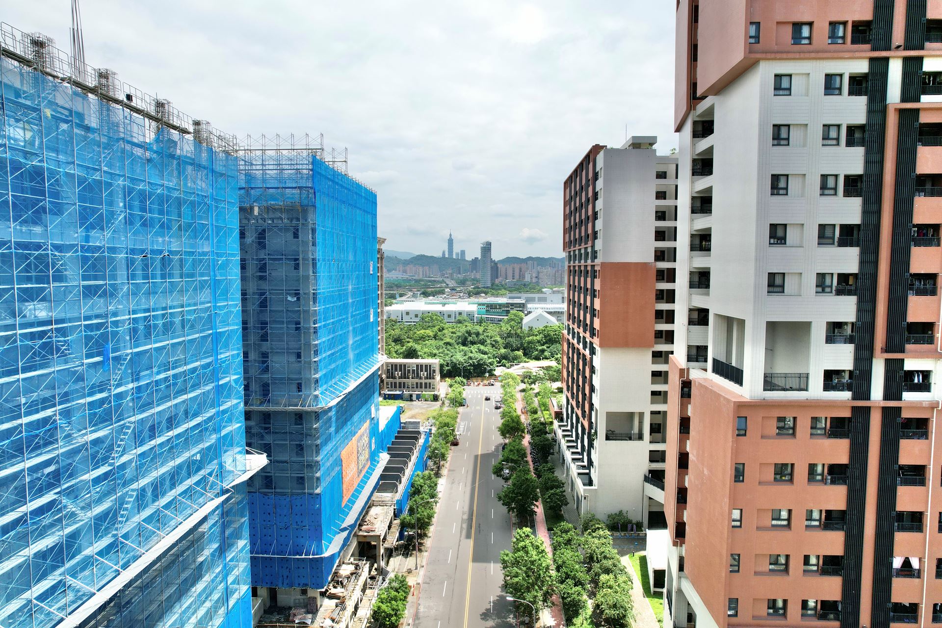 新店區央北青年社會住宅周邊房價近三年漲幅達23.3%，近一年周邊平均單價則來到了67.8萬元。