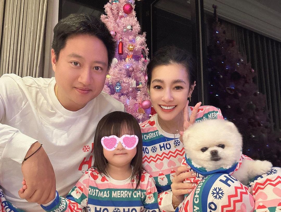 王思佳與家人們跨年。（翻攝王思佳IG）