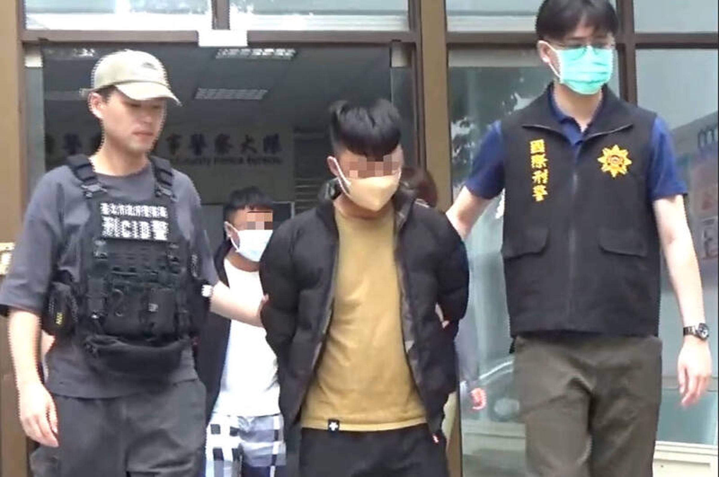 竹聯幫仁堂成員夏承哲(中)賣毒品給日本稻川會幹部。(翻攝畫面)