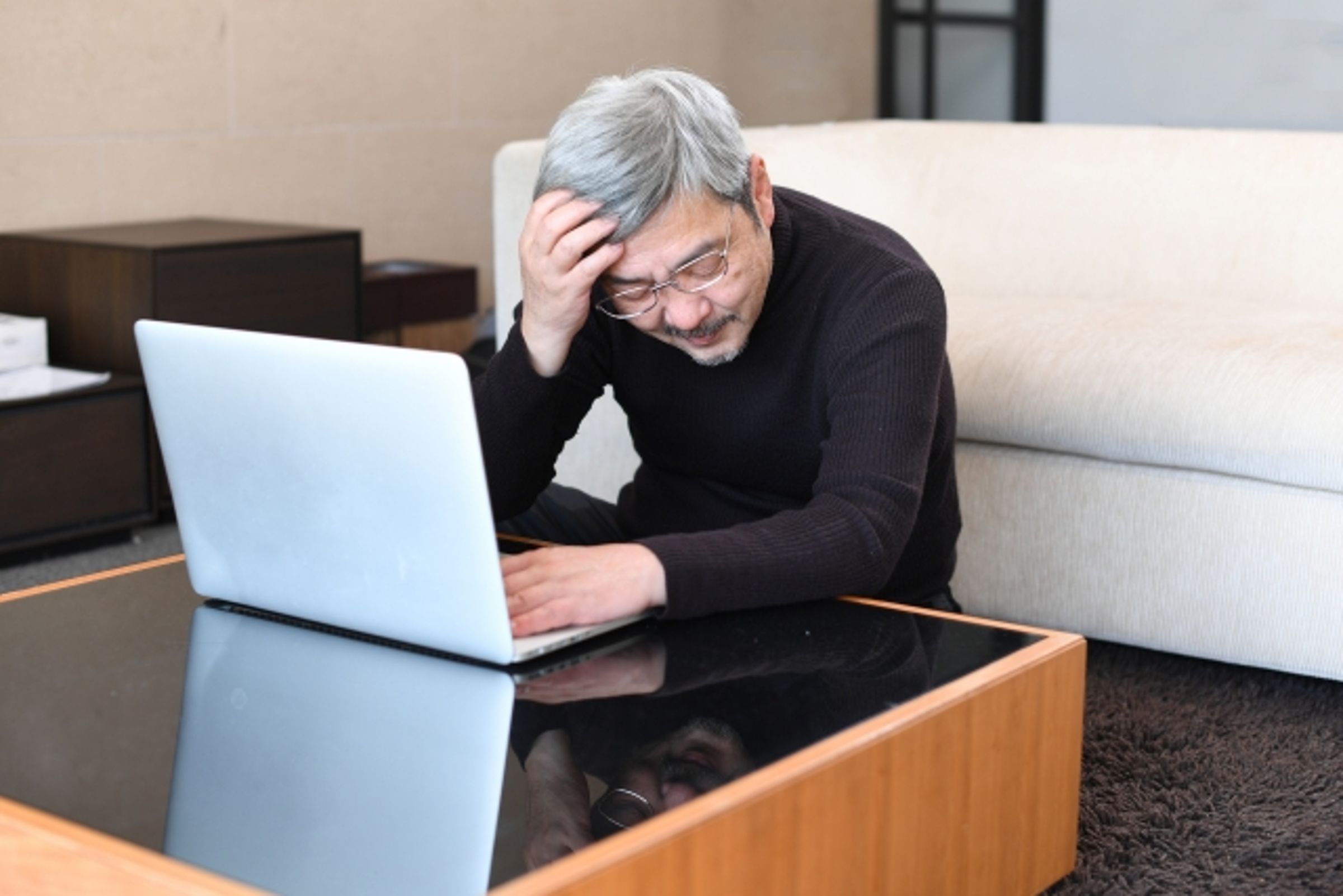 日本一名高管退休後仍不改奢華生活消費,因退休金流不足,生活陷入困頓。(示意圖,非當事人,photoAC)