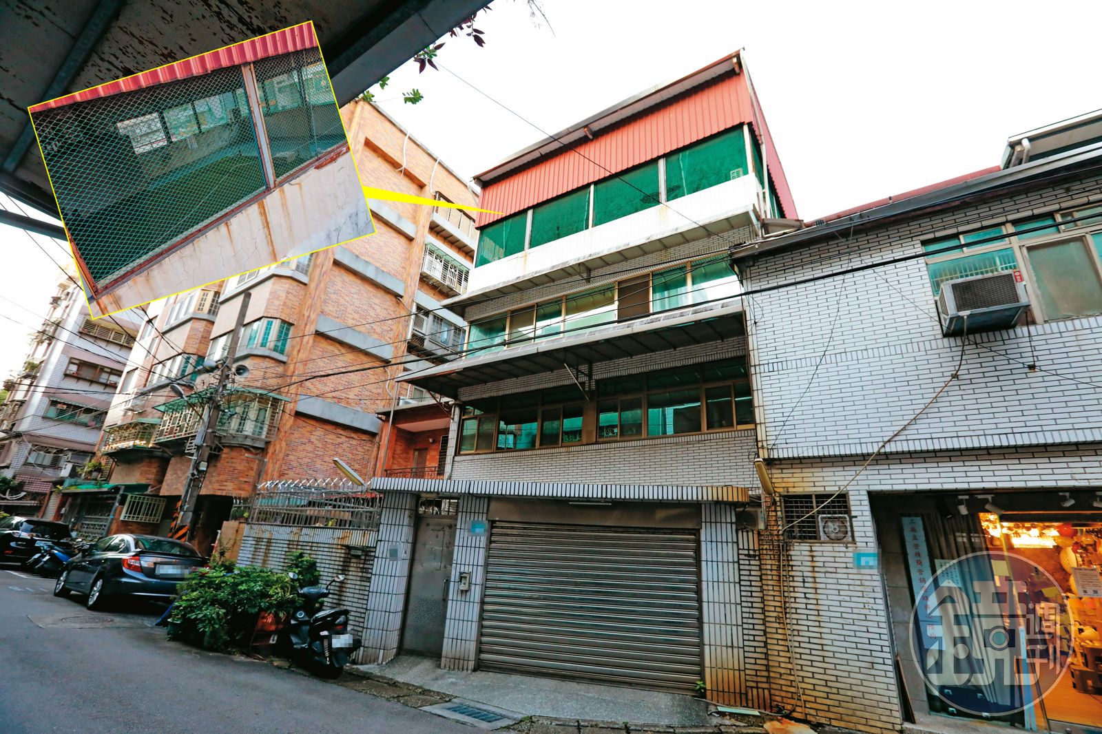 【頂樓違建藏果嶺】直擊新北最扯違建！　前立委張慶忠家頂樓竟可打高爾夫 - 鏡週刊 Mirror Media