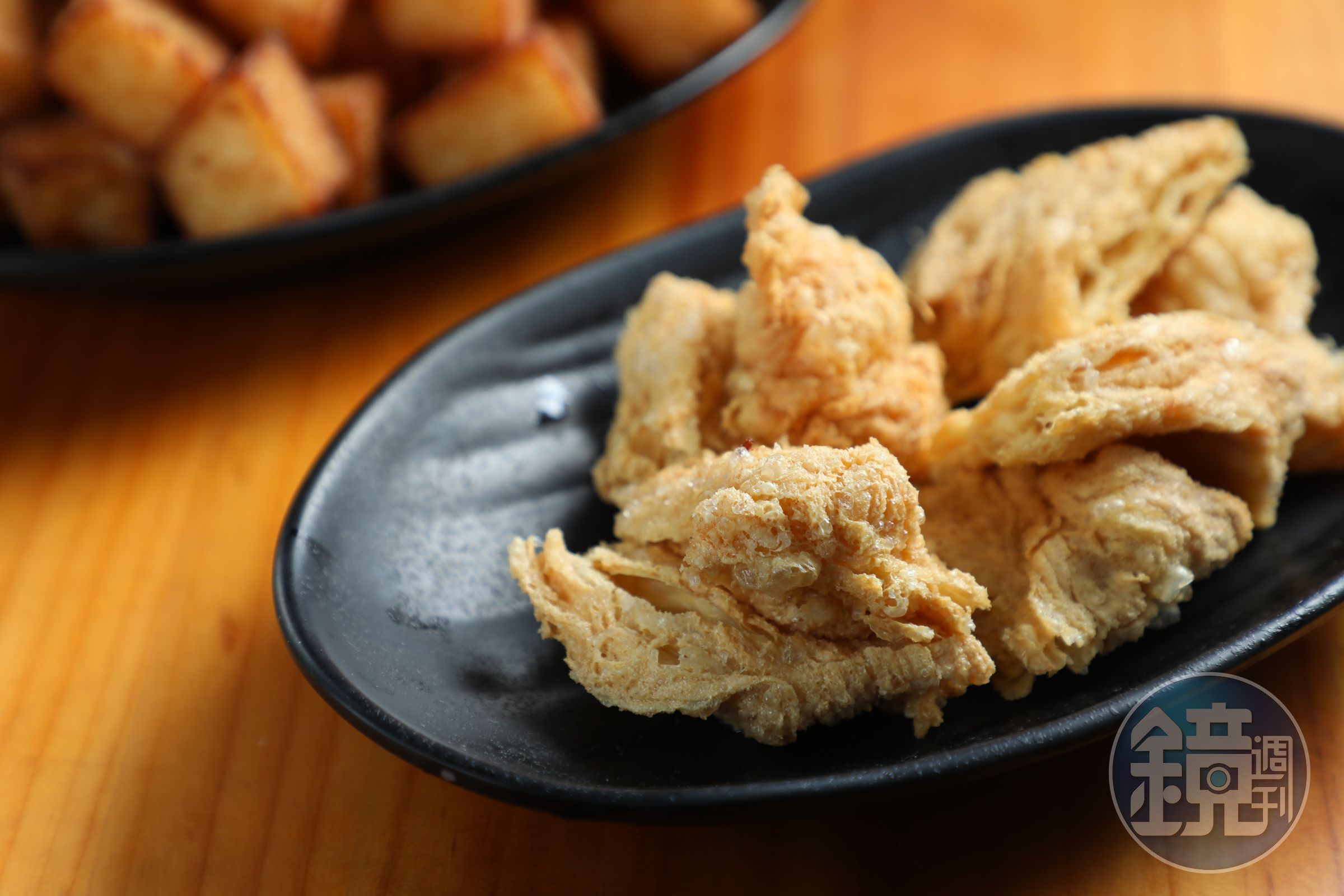 「豆包」高溫炸得乾乾酥酥,一點都不油膩,非常涮嘴。(50元/份)