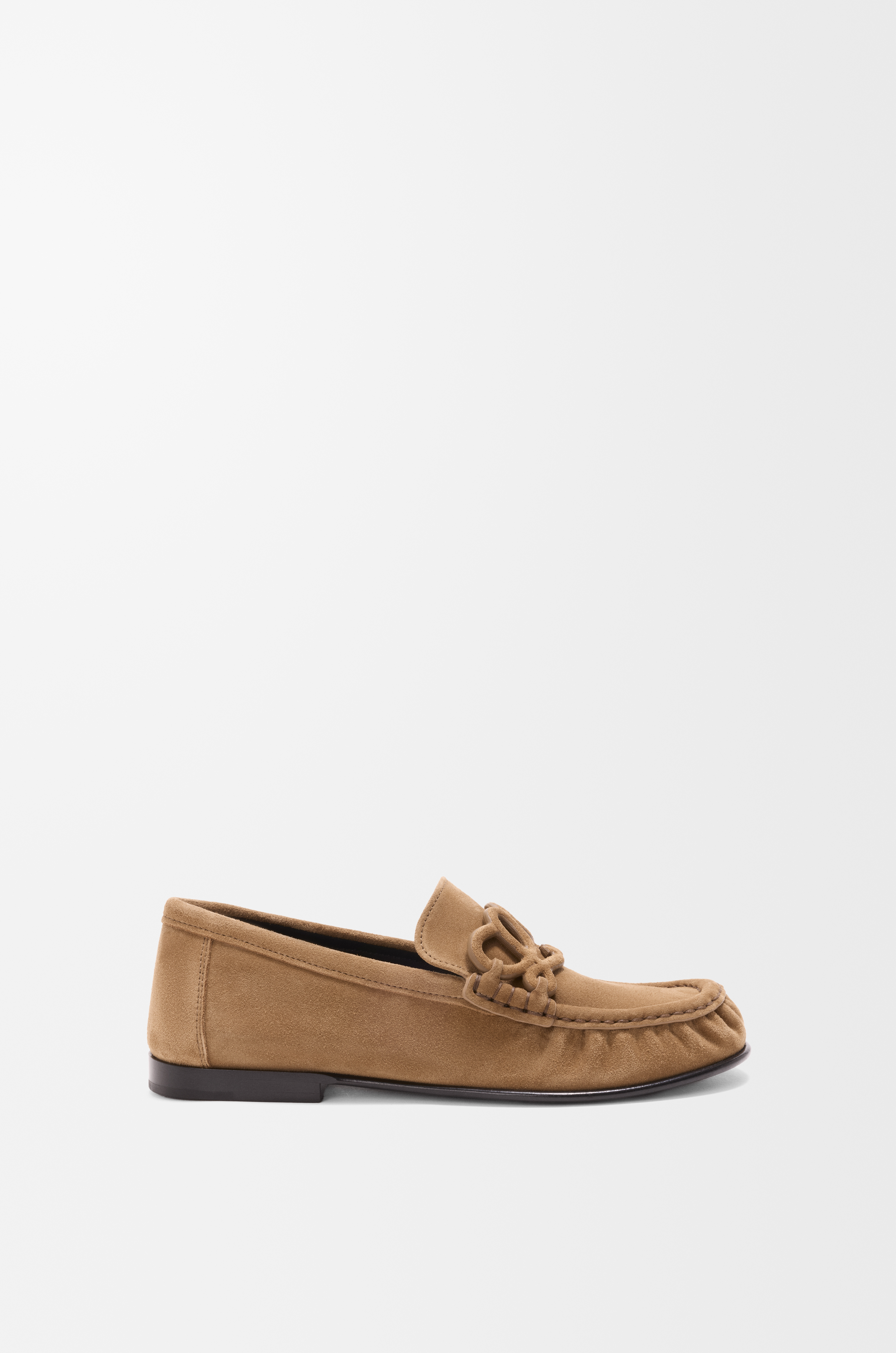 麂皮Double L樂福鞋。NT$39,000（LOEWE提供）