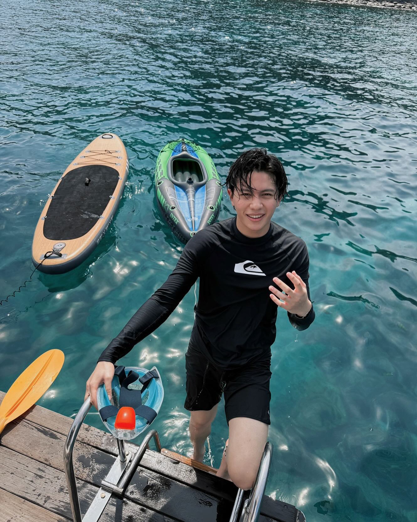 William也會游泳,跟Est曾一起到海邊當快樂水男孩。(翻攝William INS)