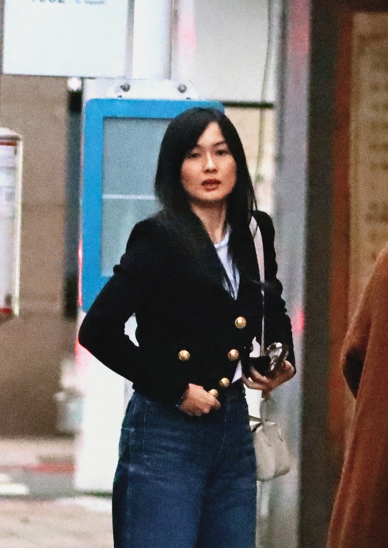 大方愛相隨的吳尊老婆林麗吟也是好久不見了,想當年她隱婚養小孩也是頗辛苦。