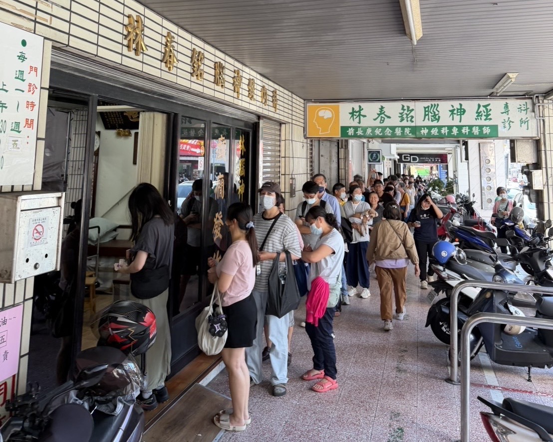 林逸欣父親生前43年的診所成為台南人的記憶。讀者提供