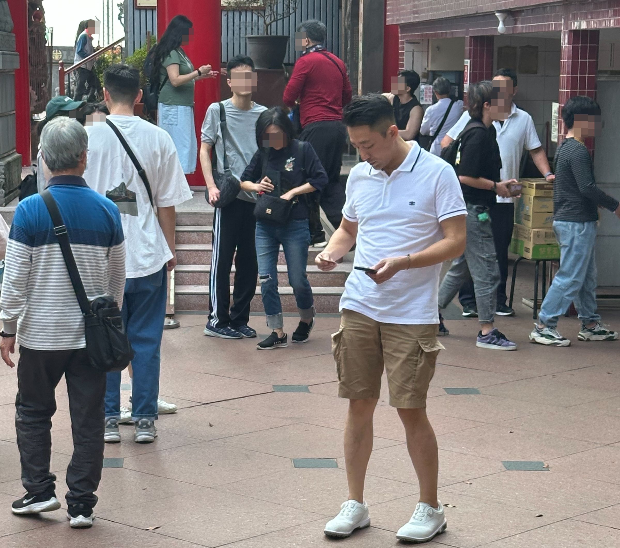 汪小菲來台現身碧山巖。(讀者提供)