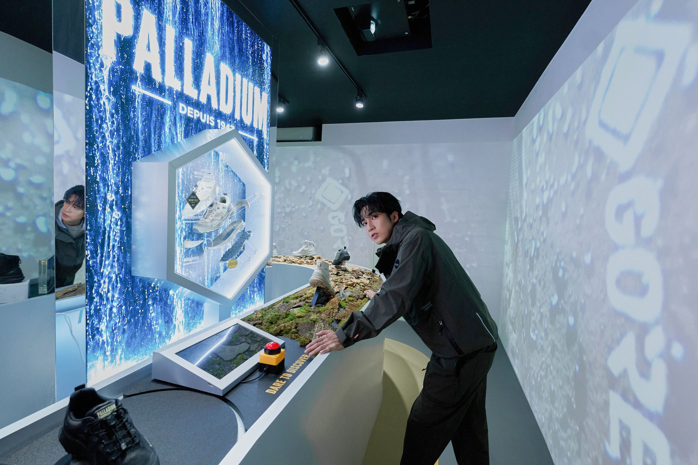 婁峻碩出席軍靴品牌活動。(圖/PALLADIUM提供)