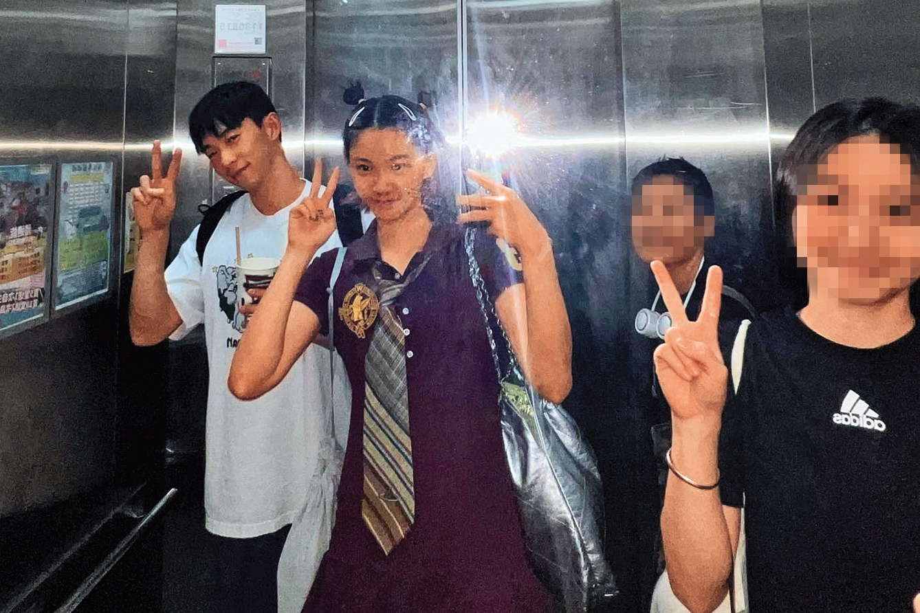袁澧林（左二）在台灣拍戲壓力大時，常與王可元（左一）相約打排球。（翻攝自袁澧林IG）