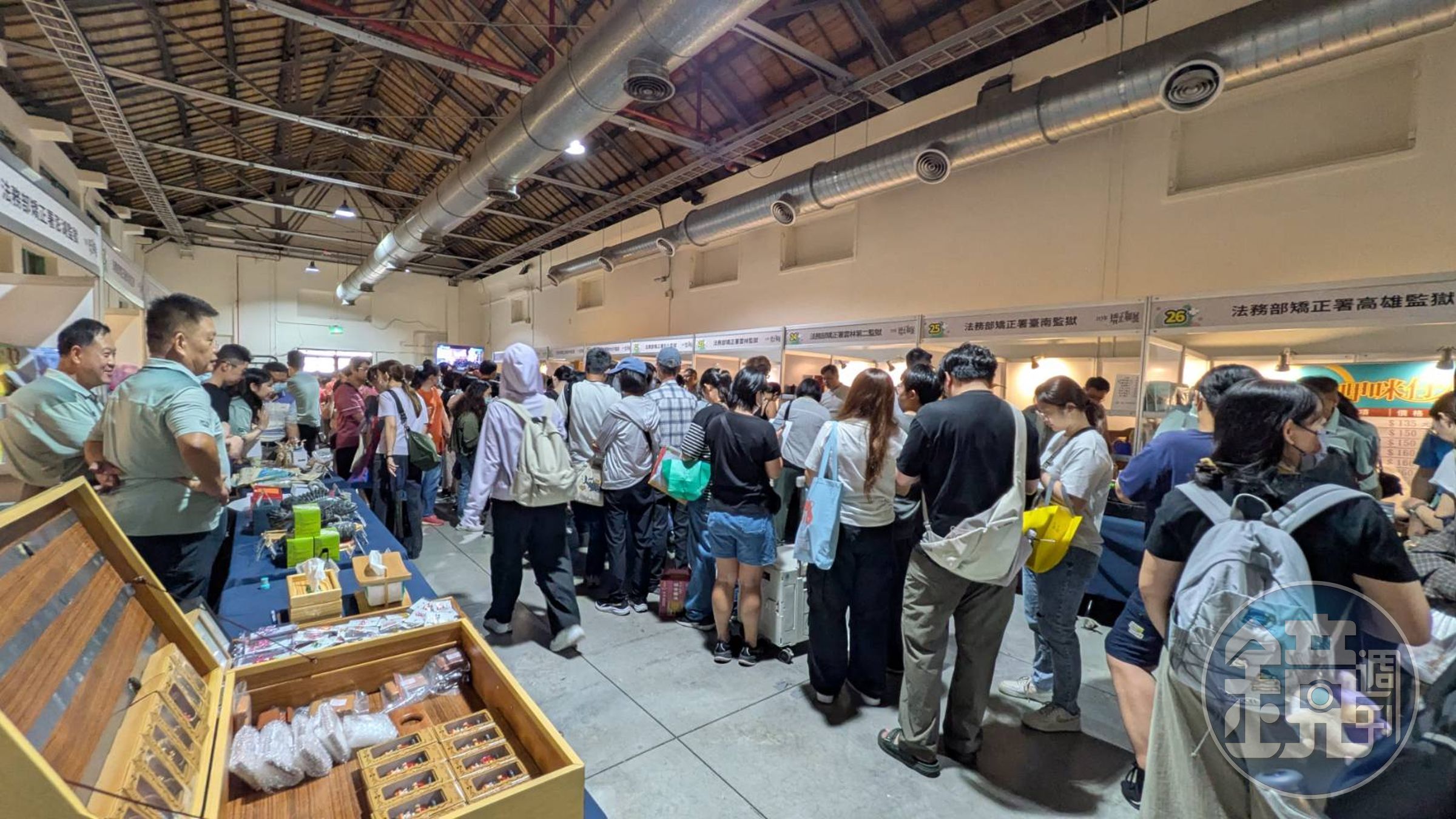 展區人潮滿滿。(鄧玉瑩攝影)