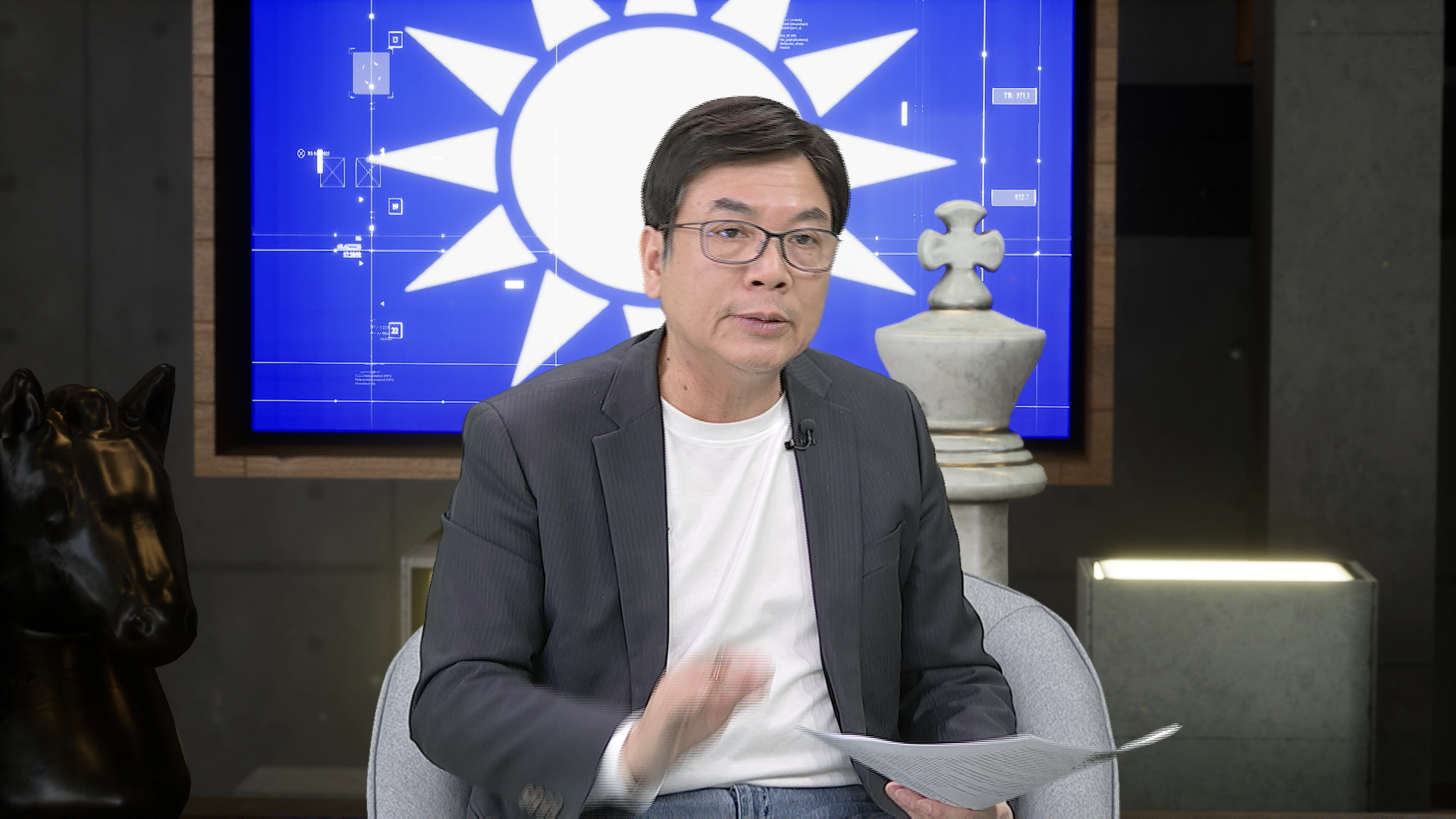 新北市副市長劉和然接受專訪，他認為全面罷免不符民主常態。（鏡電視提供）